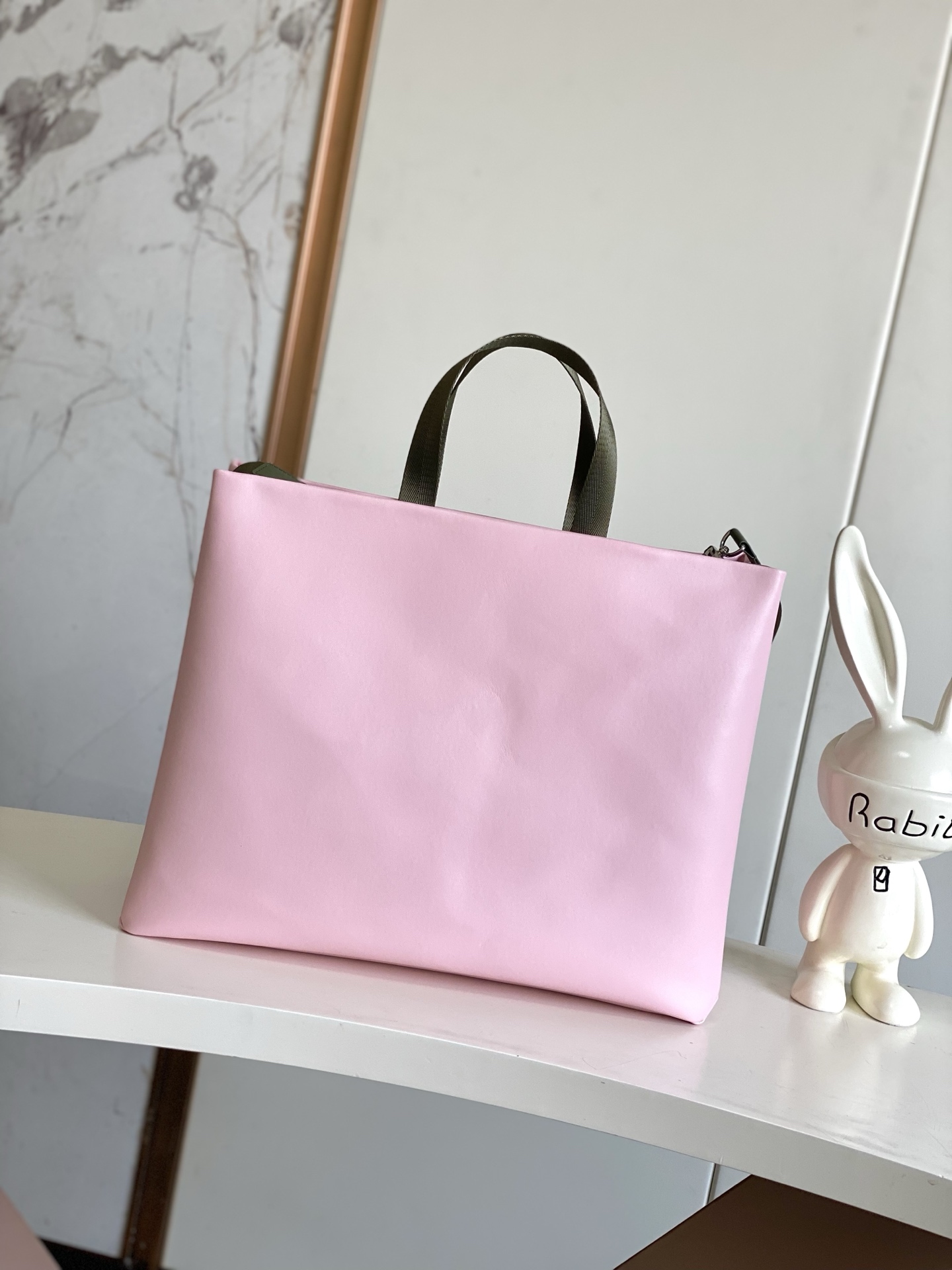 Louis Vuitton Medium Leather Handbag with Detachable Shoulder Strap - Image 3