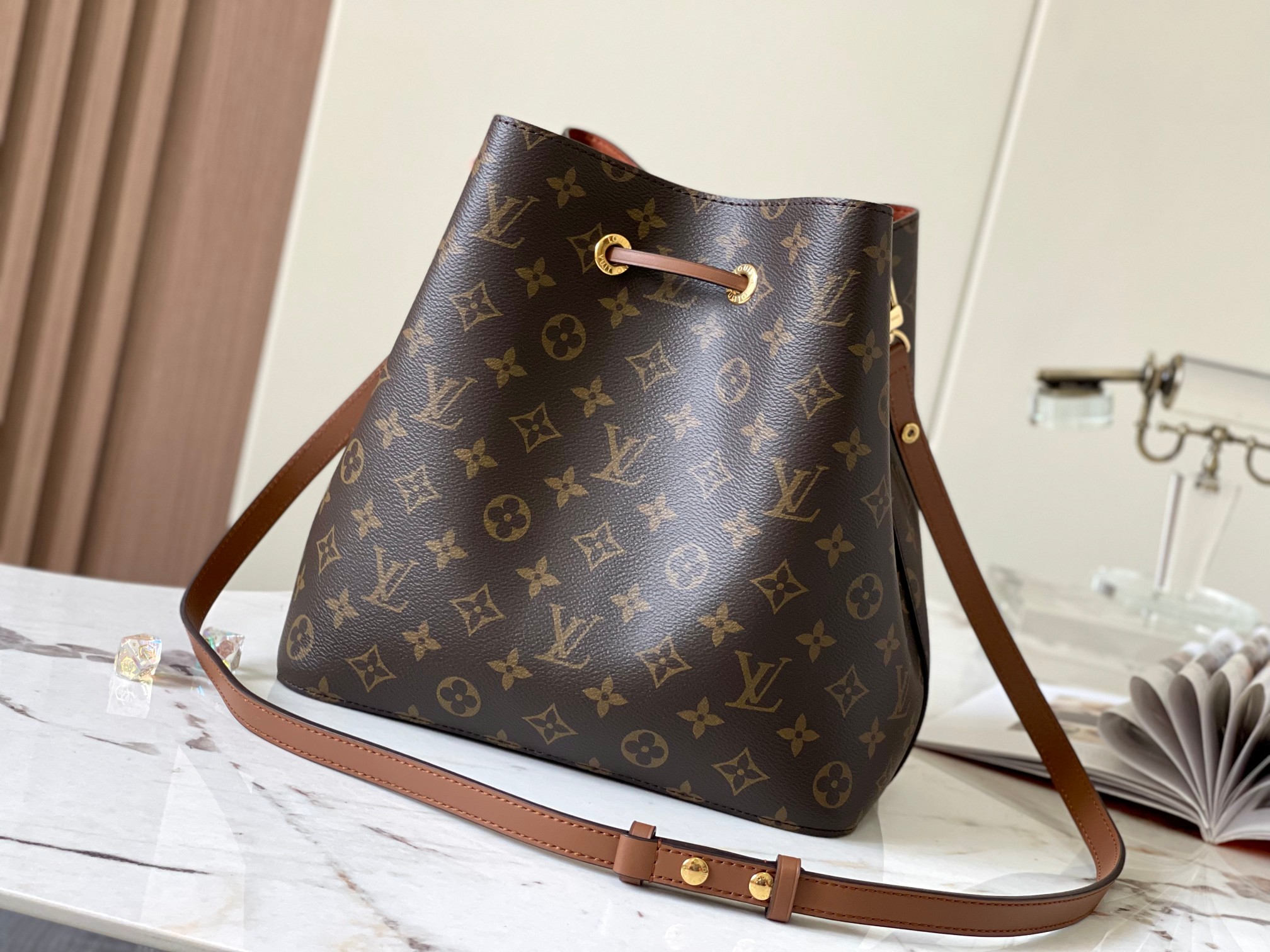 Louis Vuitton NéoNoé Bucket Shoulder Bag - Image 3