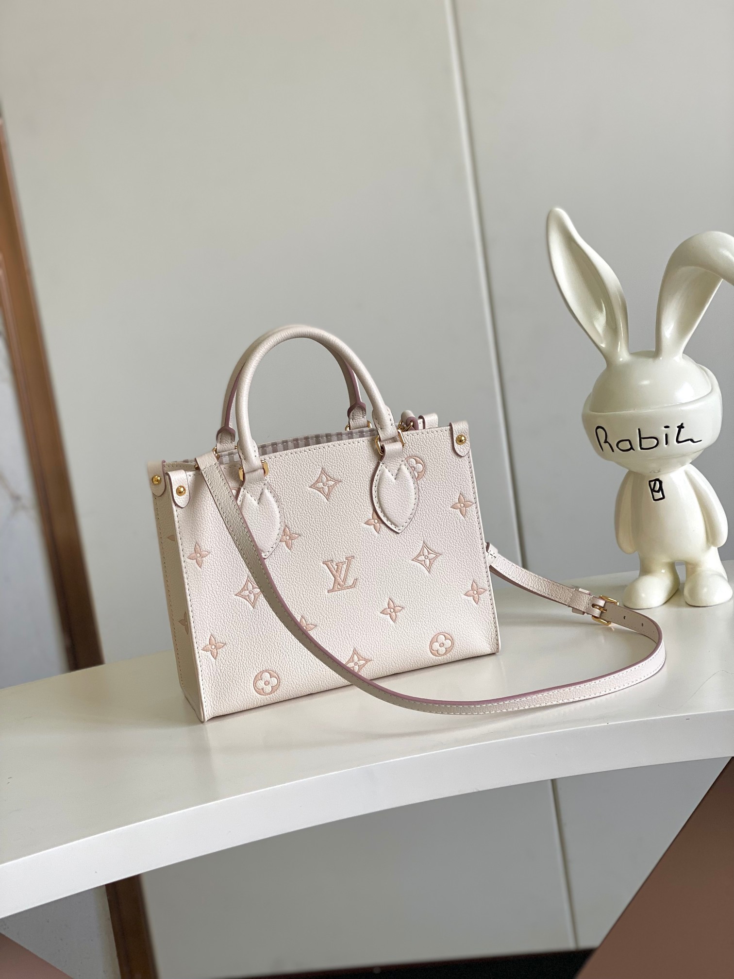 Louis Vuitton OnTheGo Small Tote Bag M14403 in Beige Monogram Empreinte Leather - Image 3