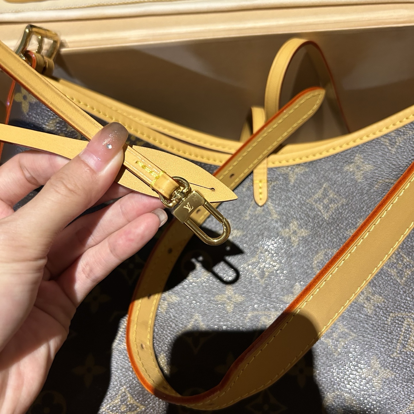 Louis Vuitton CarryAll M46203 Monogram Leather Handbag - Image 3