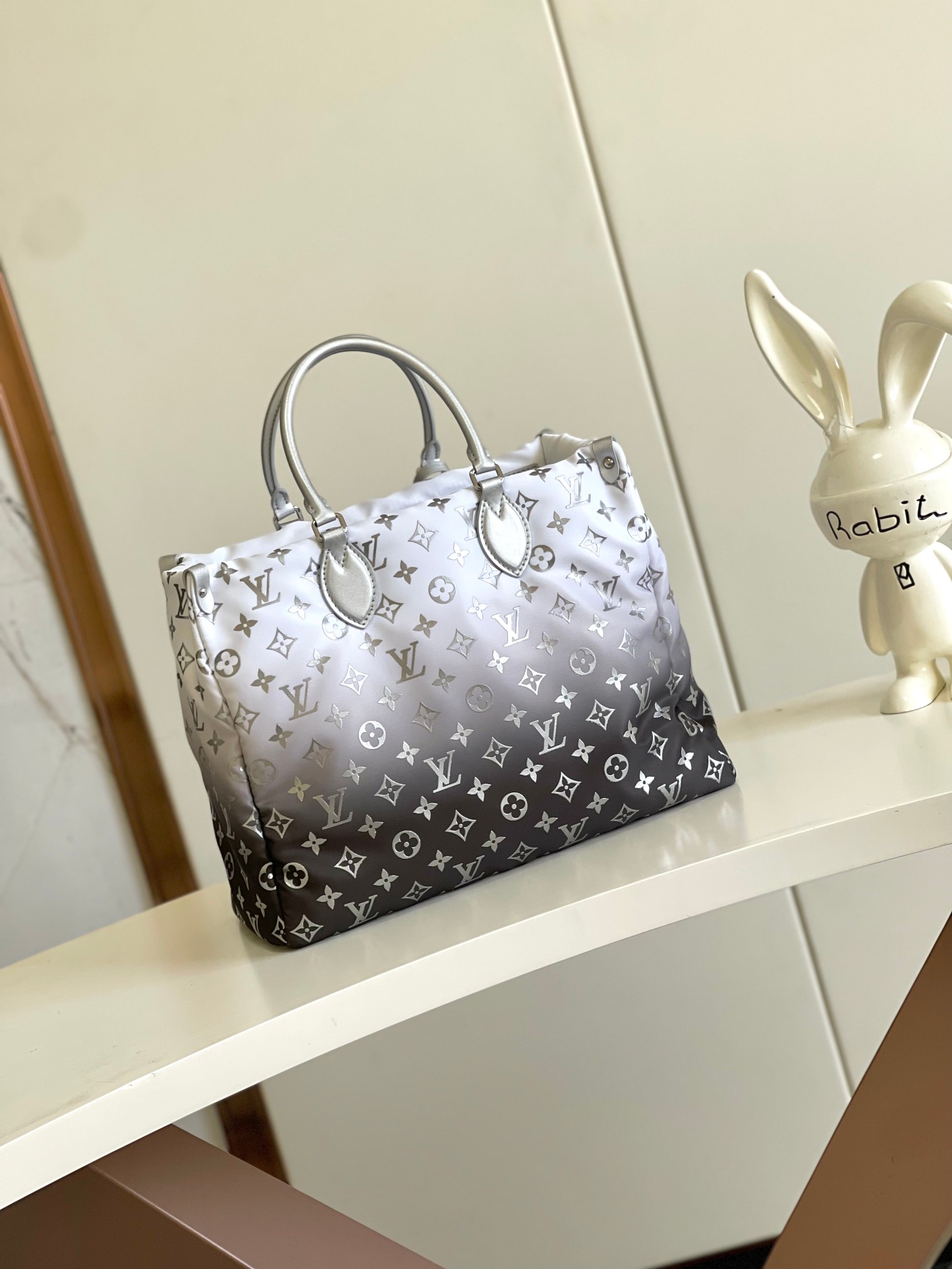 Louis Vuitton OnTheGo Medium Tote Bag in Silver Monogram Canvas - Image 3