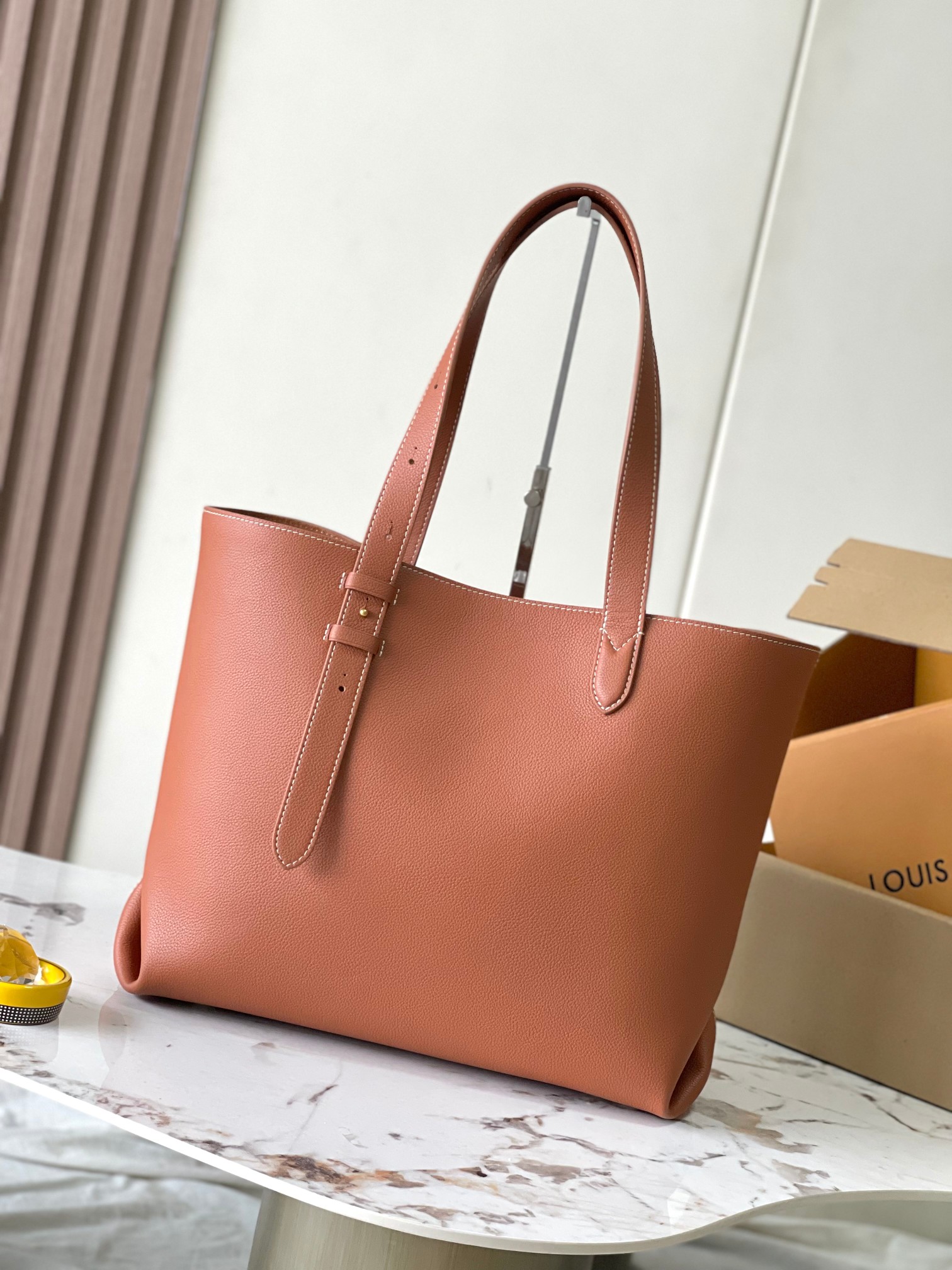 Low Key Cabas Medium Handbag - Image 3