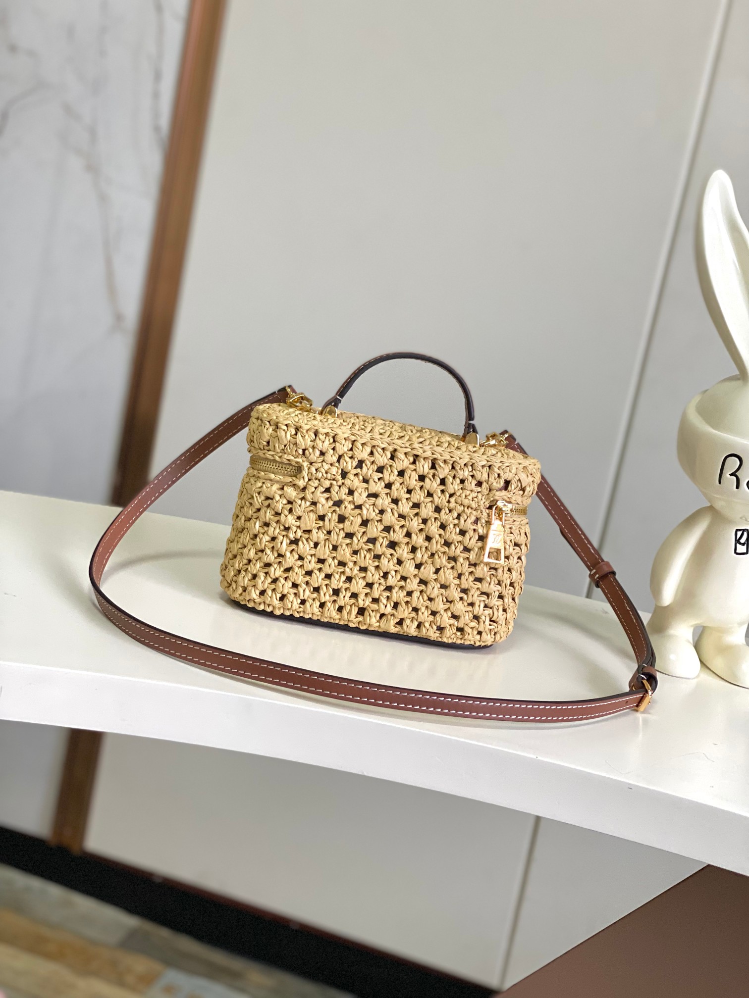 Vanity Chain Pouch Handbag - Image 3
