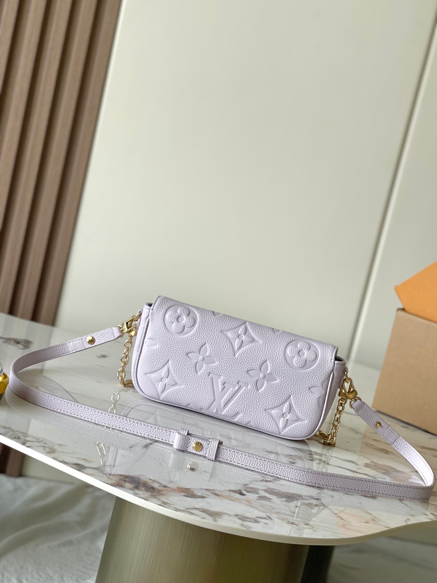 Wallet On Chain Ivy Leather Handbag - Image 3