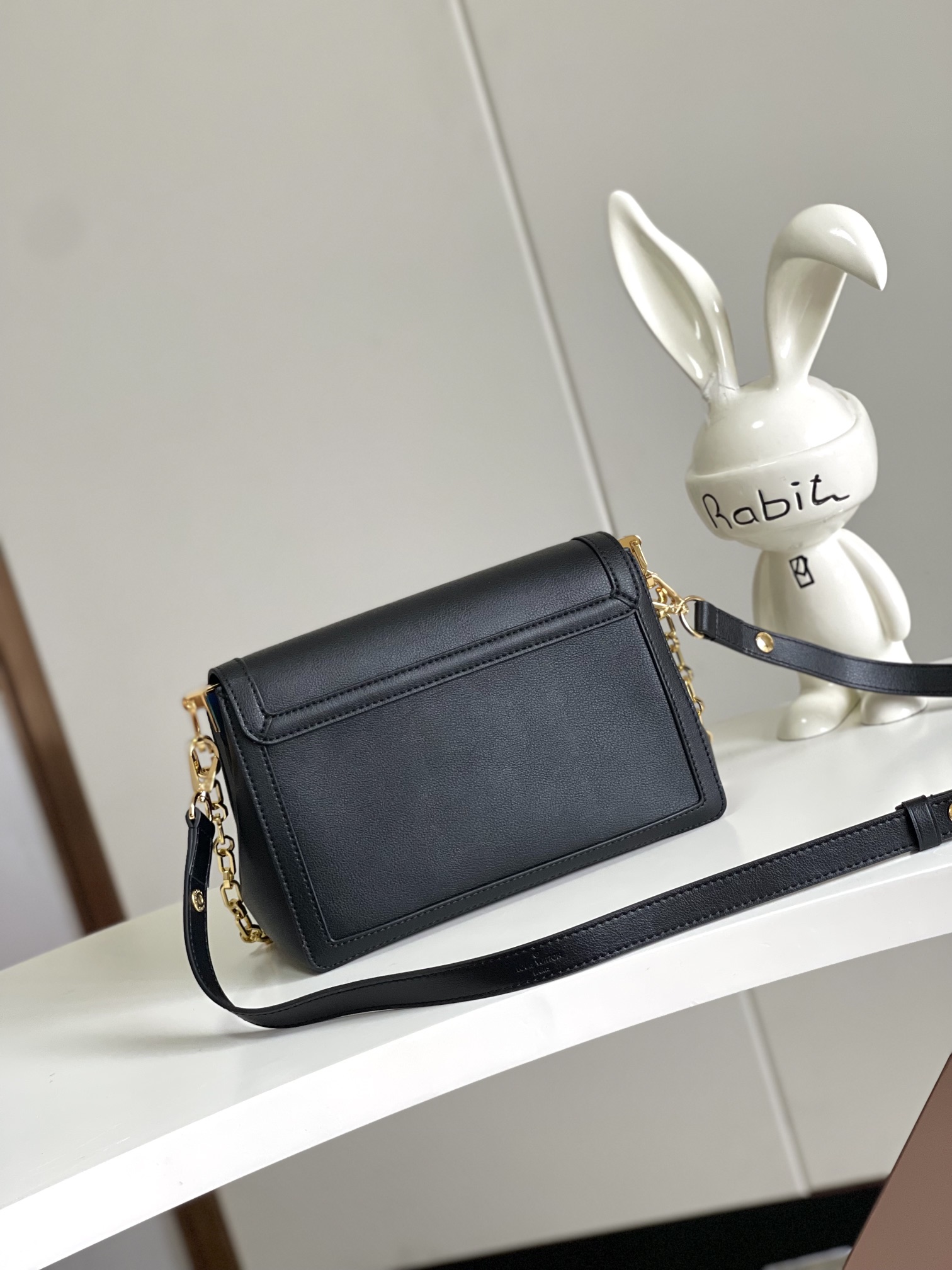 Louis Vuitton Dauphine Soft Medium Shoulder Bag M25209 Black - Image 3