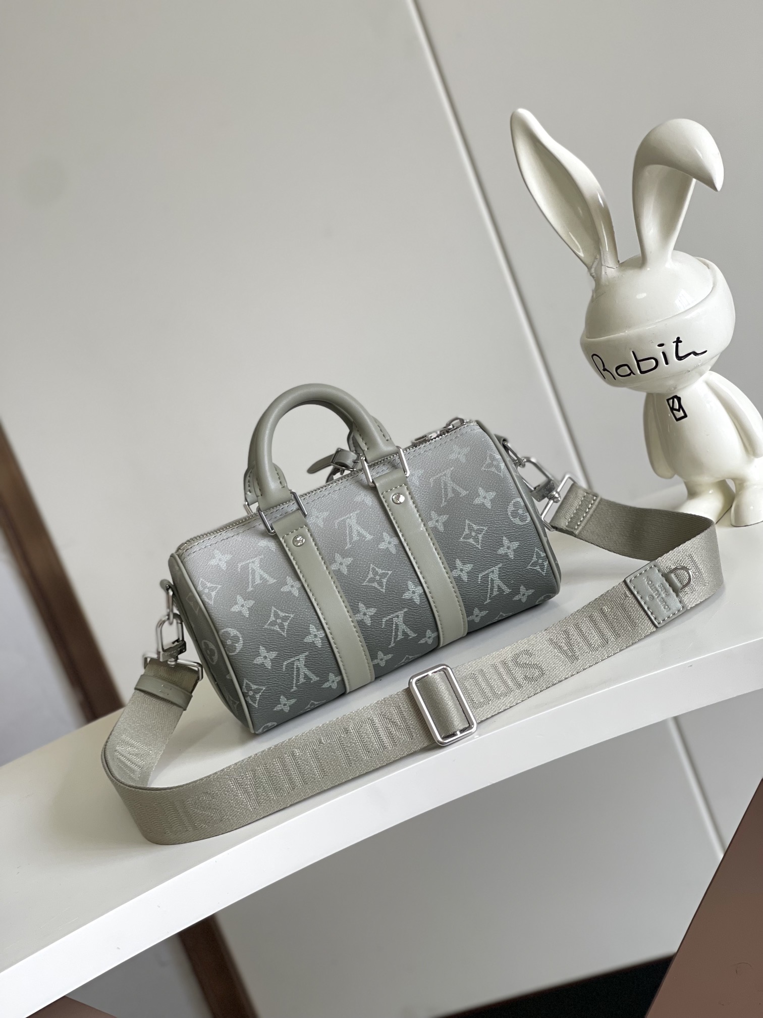 Louis Vuitton Keepall 25 Pillow Bag - Image 3