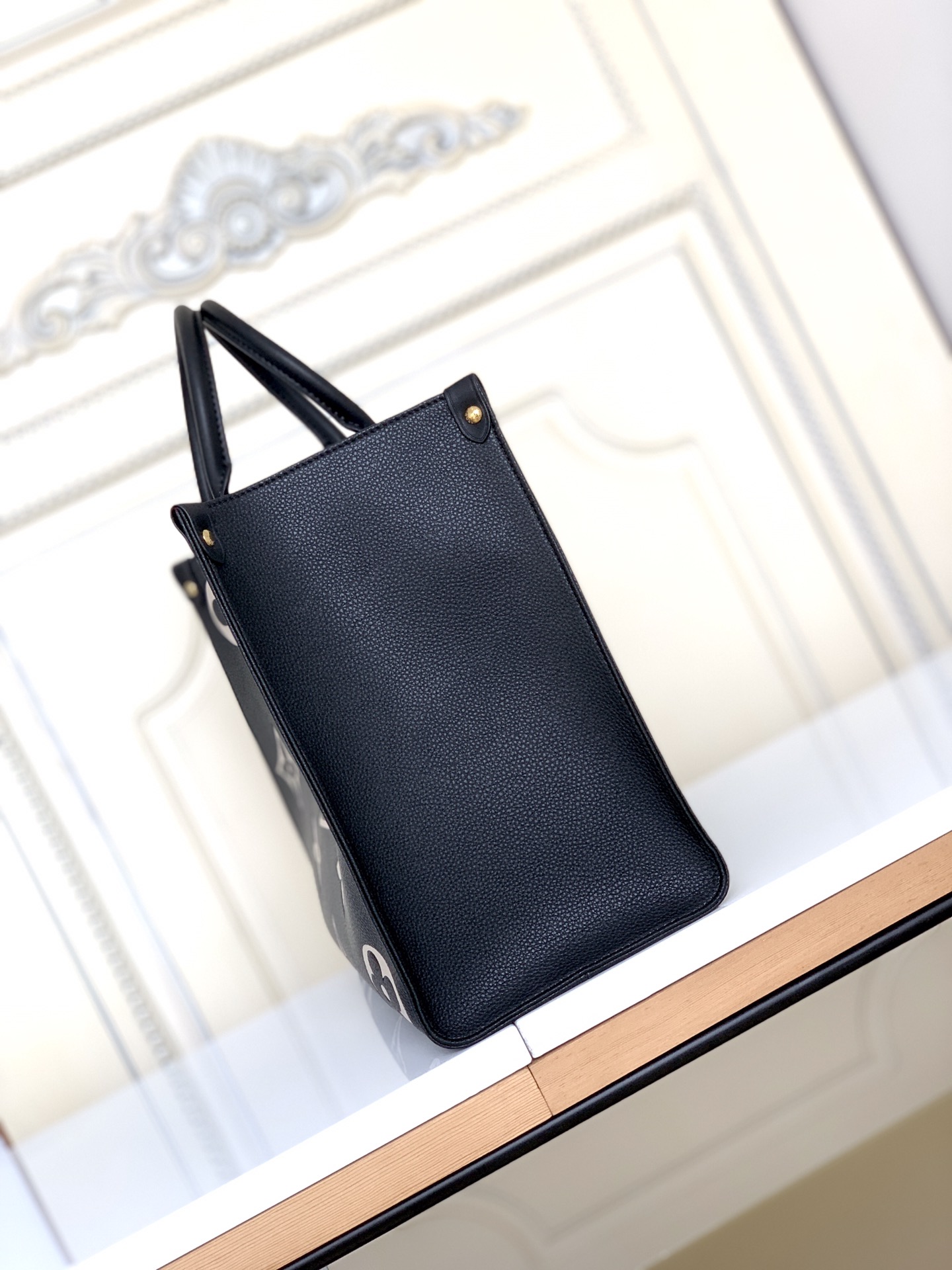 Louis Vuitton OnTheGo MM Tote Bag - Image 3