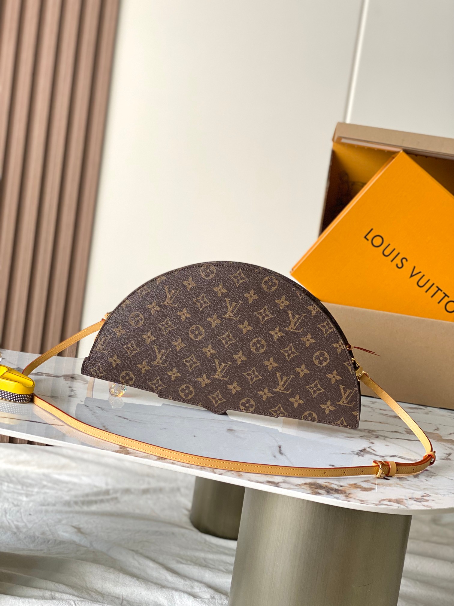 Louis Vuitton LV FAN Leather Crossbody Bag - Image 3