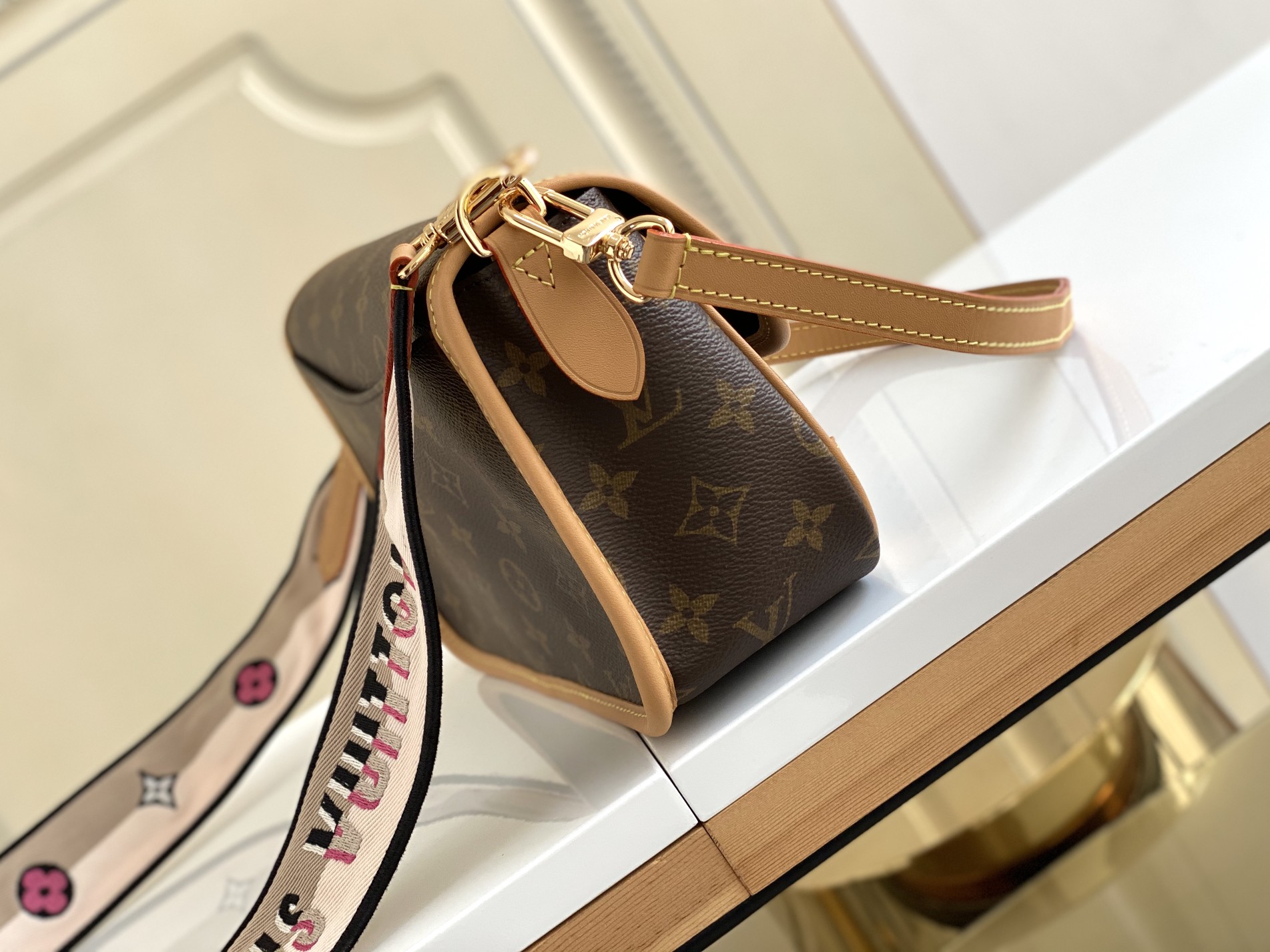 Louis Vuitton Diane Handbag - Image 3