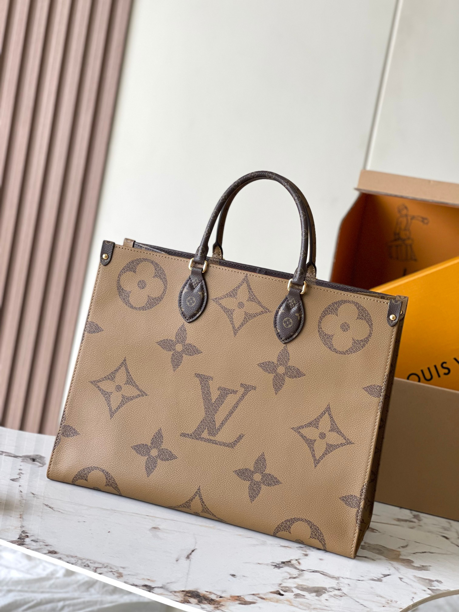 Louis Vuitton Onthego Large Handbag - Image 3