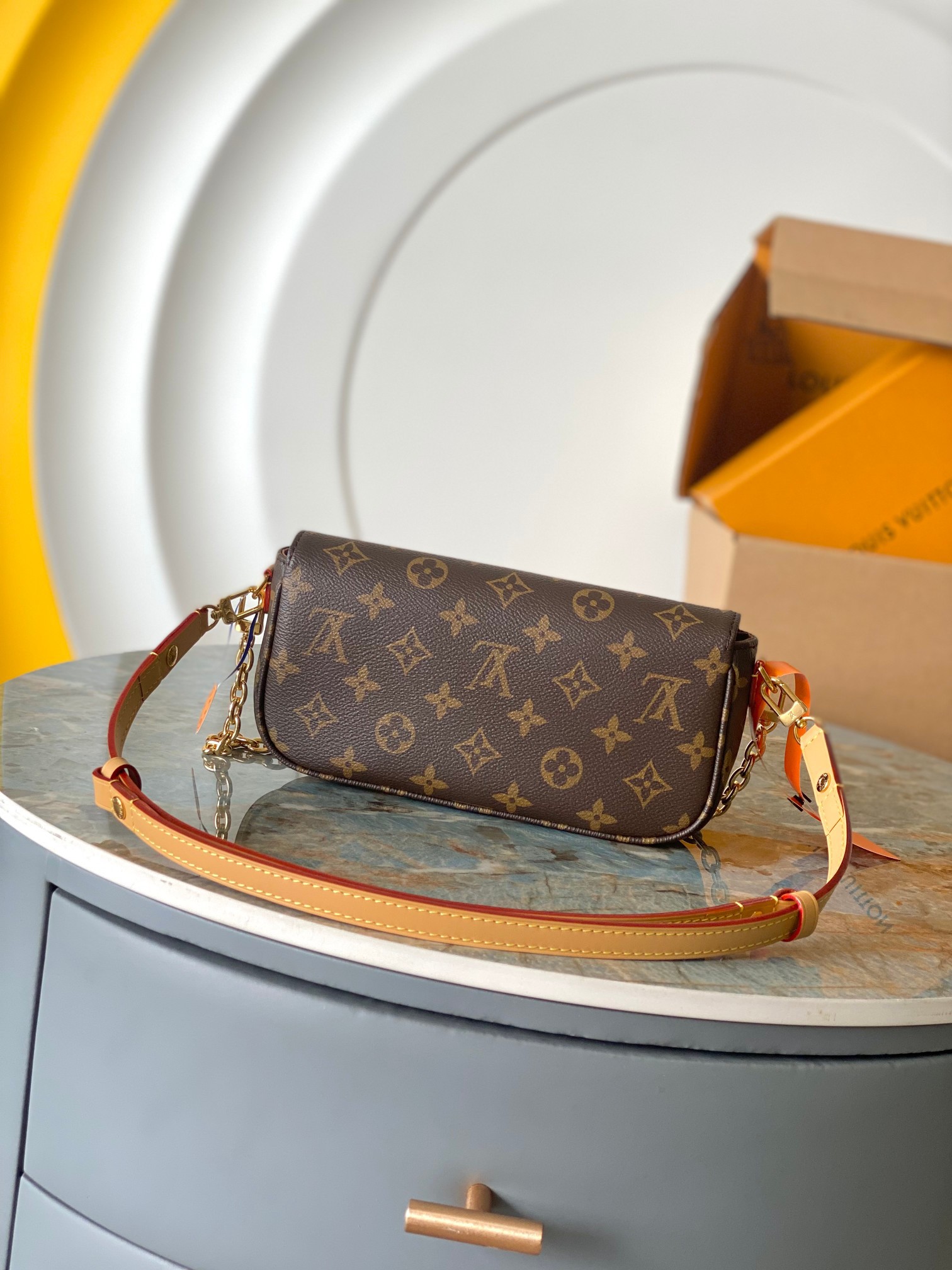 Wallet on Chain Ivy Handbag M81911 - Image 3