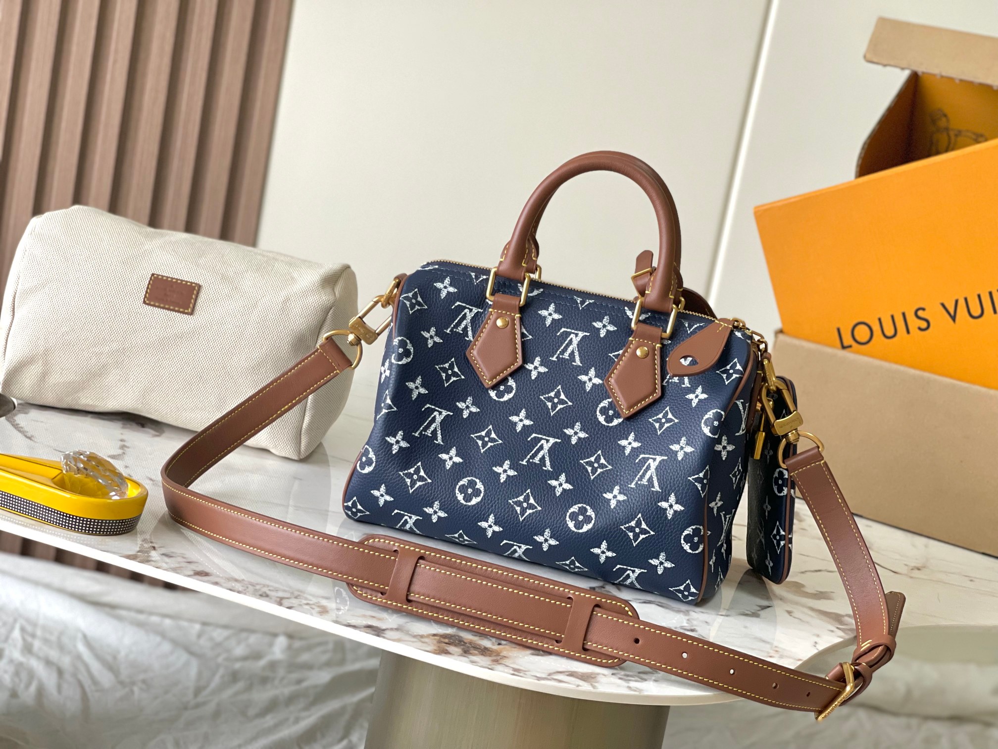 Speedy Bandouliere 25 Handbag - Image 3