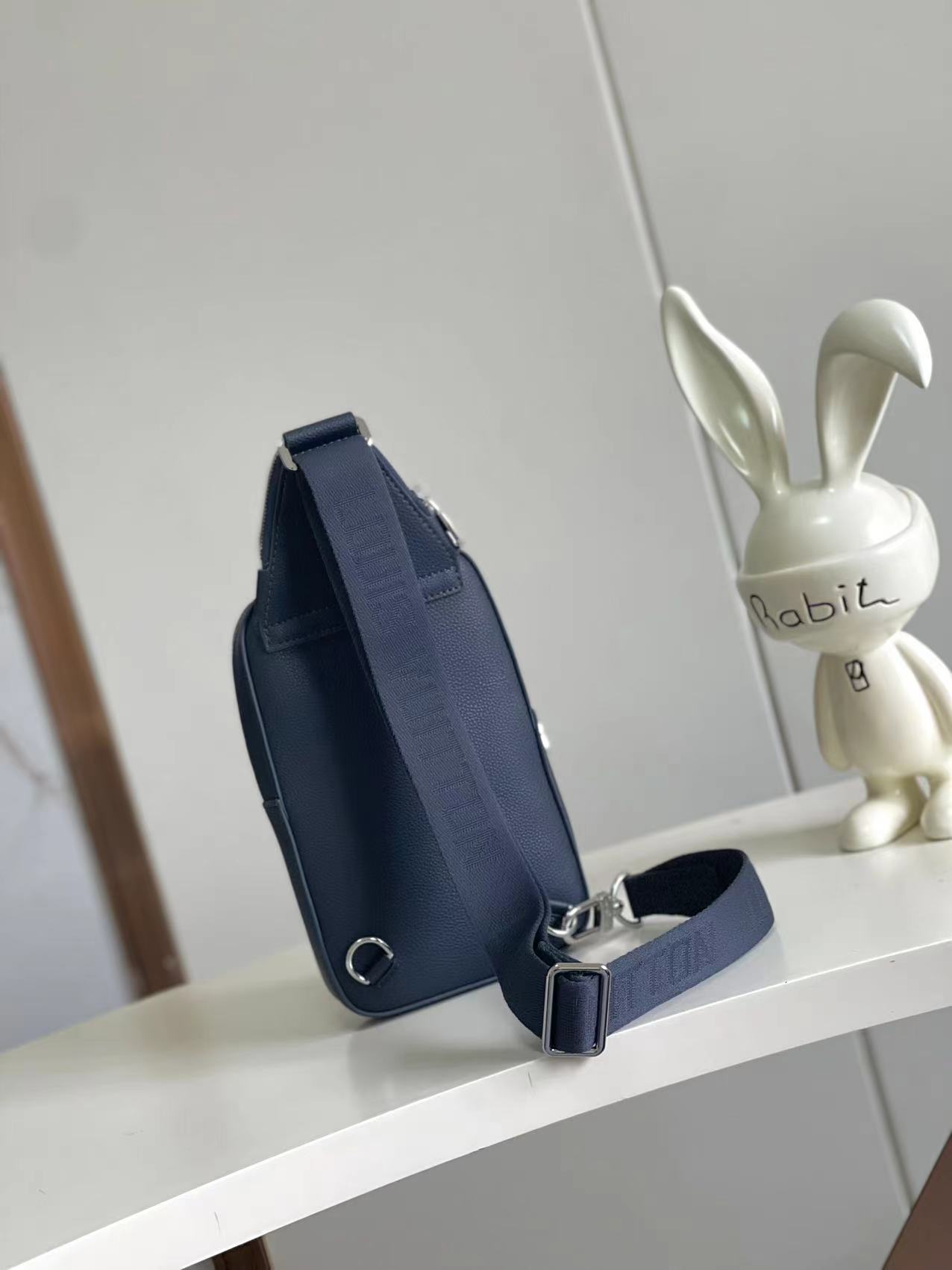 Louis Vuitton Avenue Sling Bag PM in Leather - Image 3