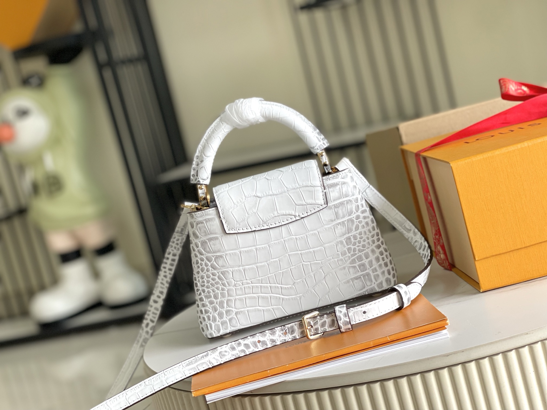 Louis Vuitton Capucines Mini Handbag in White Crocodile-Embossed Leather - Image 3