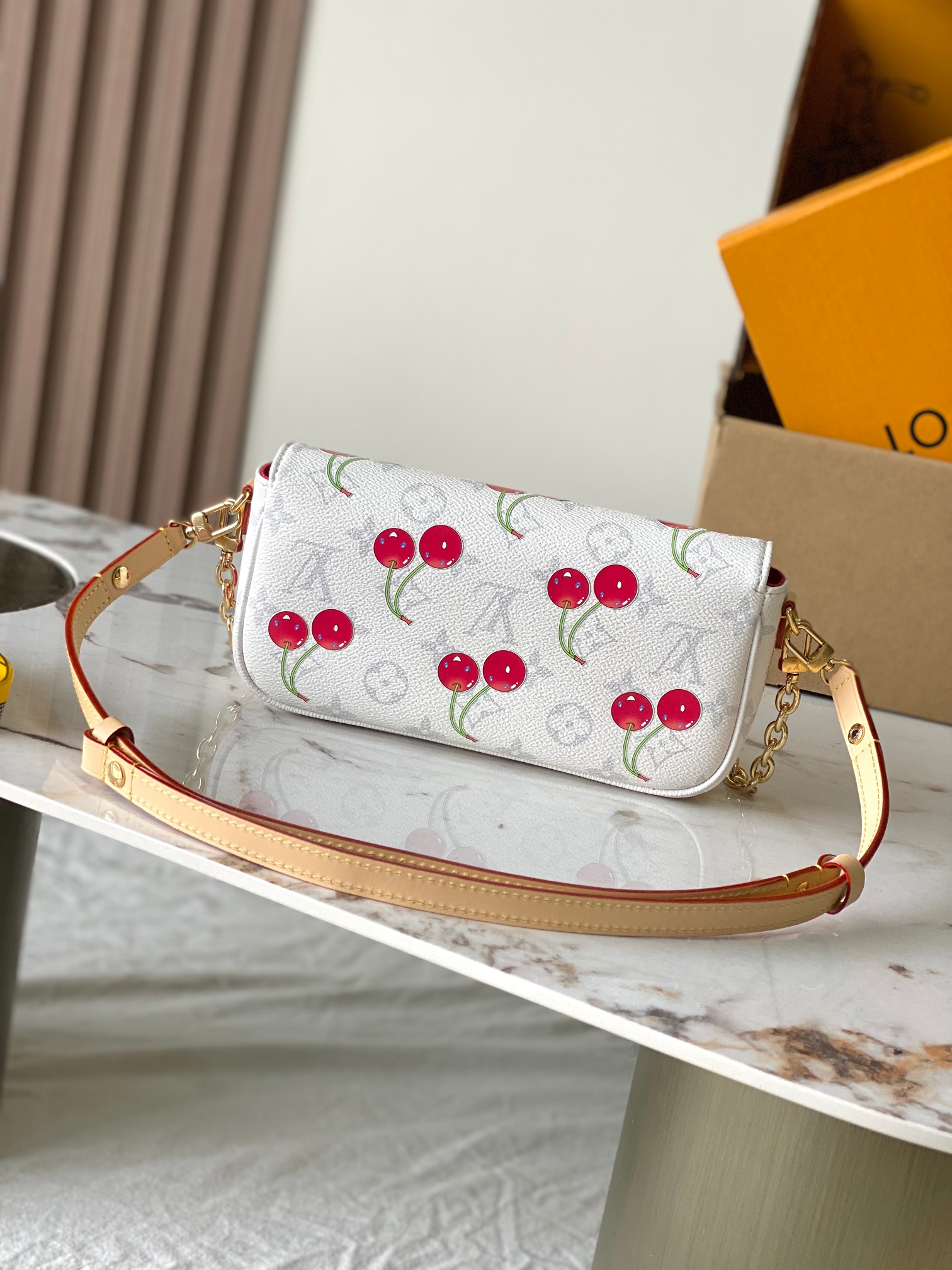 Wallet On Chain Ivy Crossbody Bag - Image 3