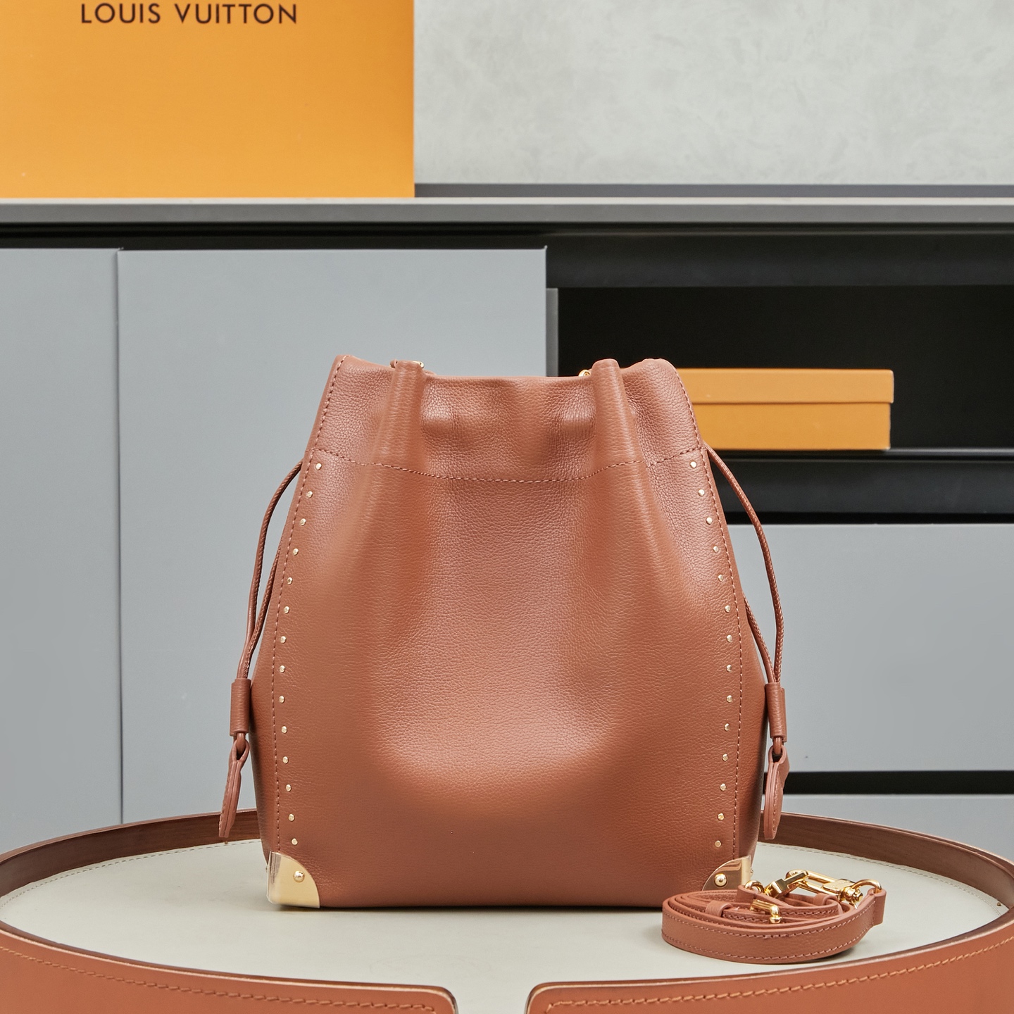 Louis Vuitton Noé Monogram Reverse Canvas Bucket Bag - Image 3