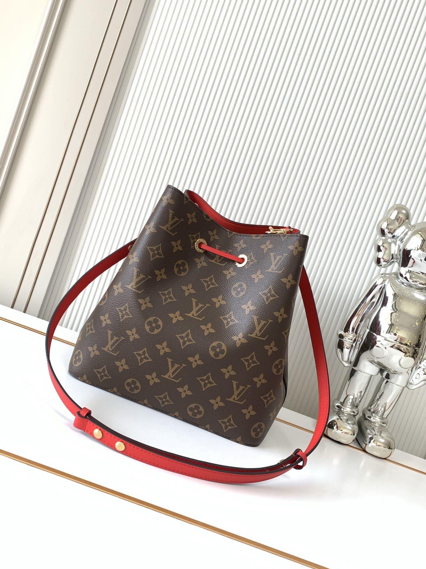 Louis Vuitton NéoNoé Monogram Shoulder Bag - Image 3