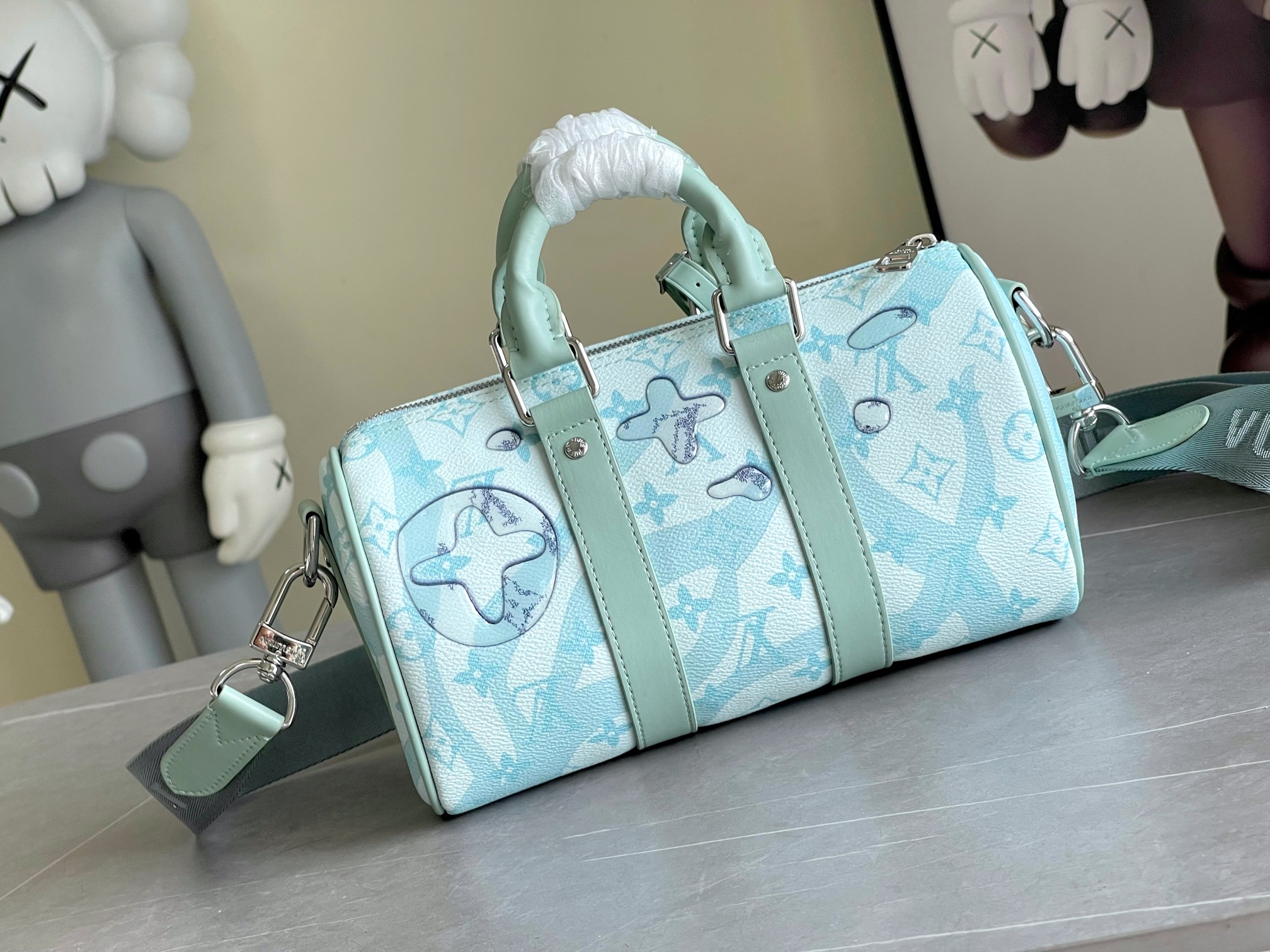 Louis Vuitton Keepall Bandoulière 25 Travel Bag - Image 3
