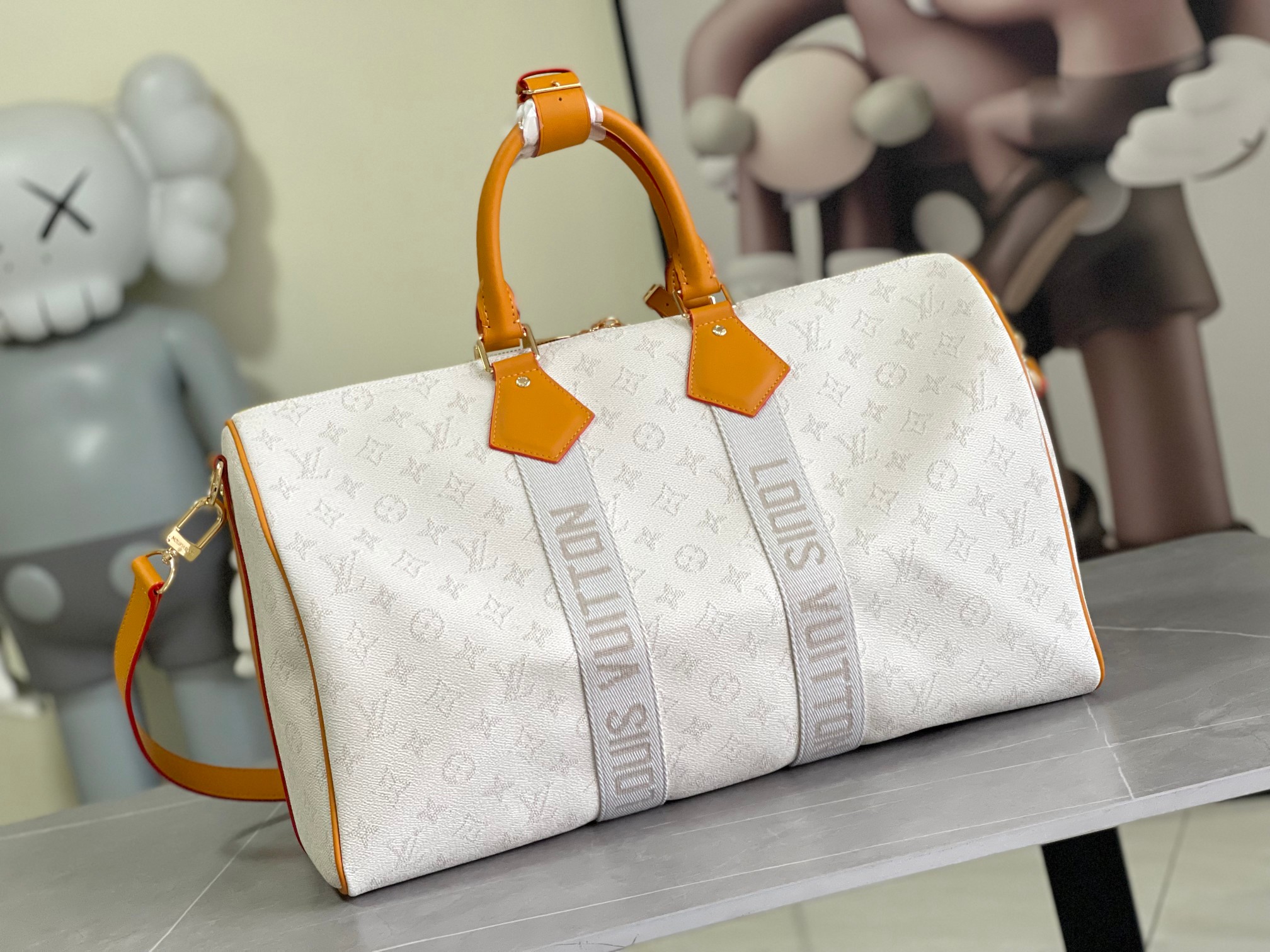 Louis Vuitton Keepall Bandoulière 45 Travel Bag in White Monogram Heritage - Image 3