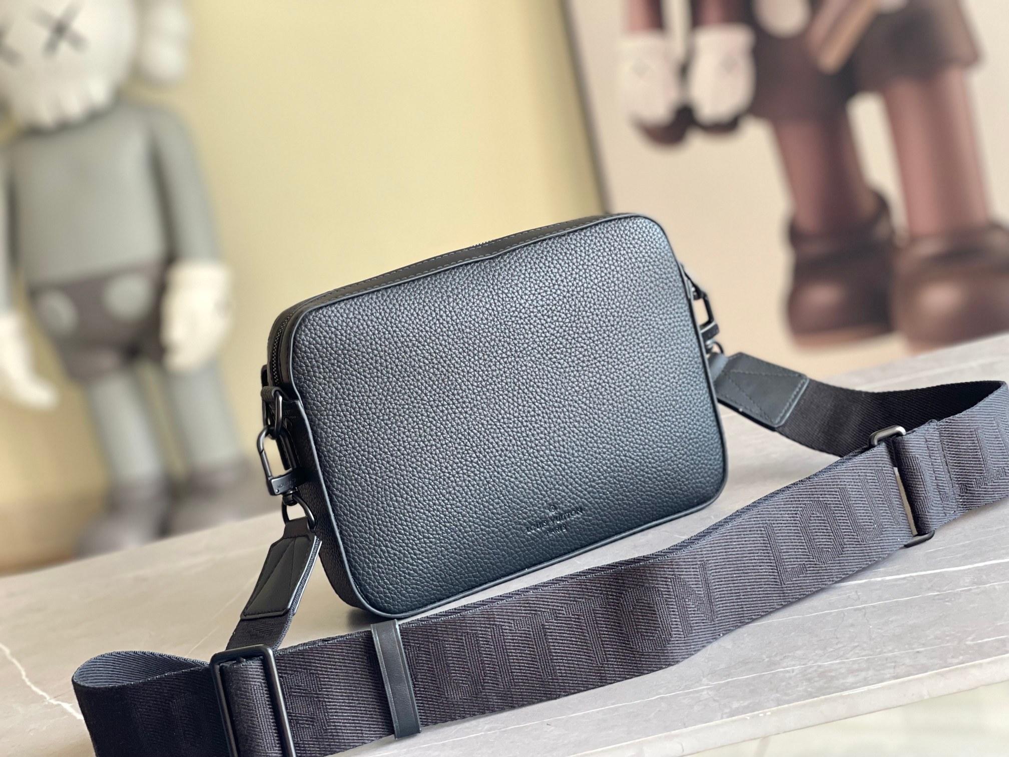 Louis Vuitton Fastline Messenger Bag M22482 - Image 3