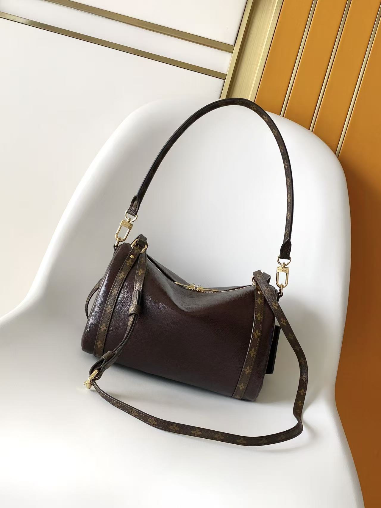 Louis Vuitton Express Small Handbag - Image 3