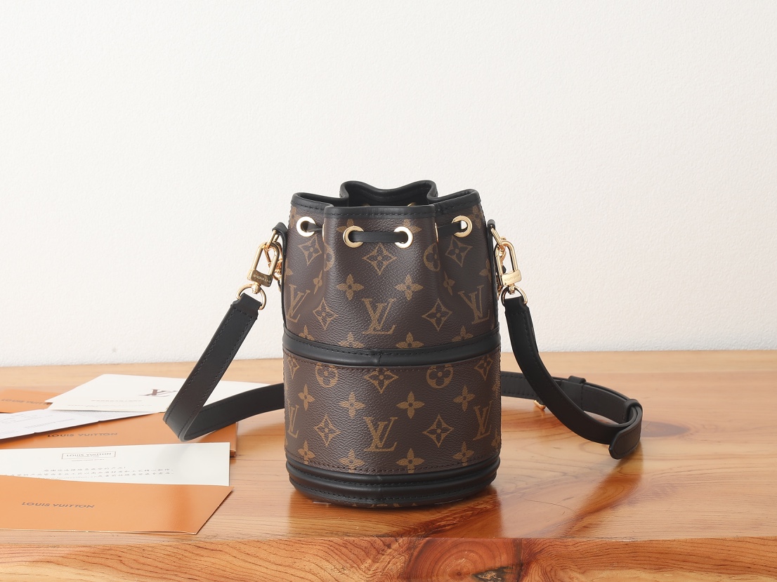 Louis Vuitton Canoé Monogram Canvas Handbag - Image 3