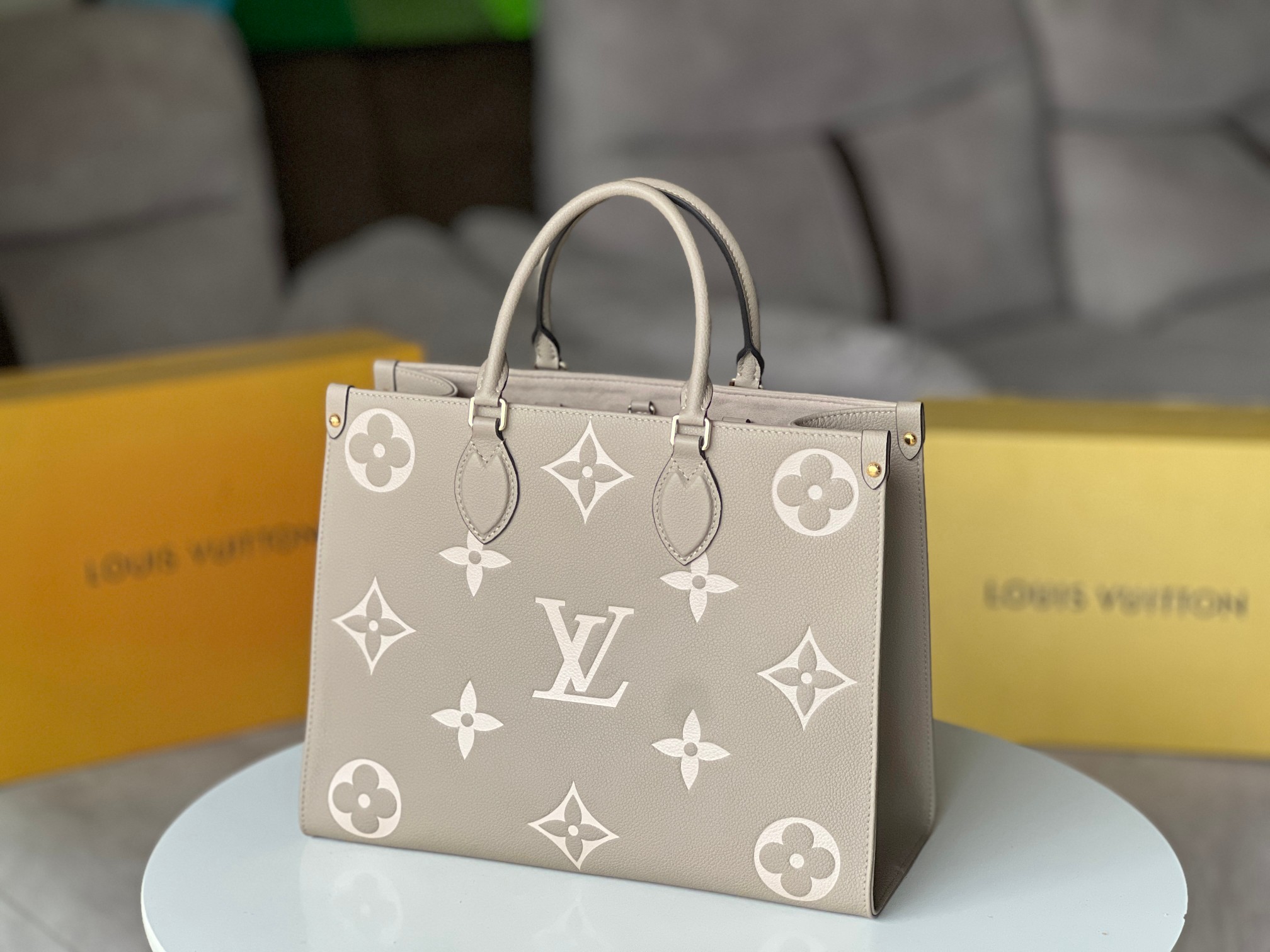 Louis Vuitton OnTheGo MM Monogram Calfskin Tote Bag - Image 3