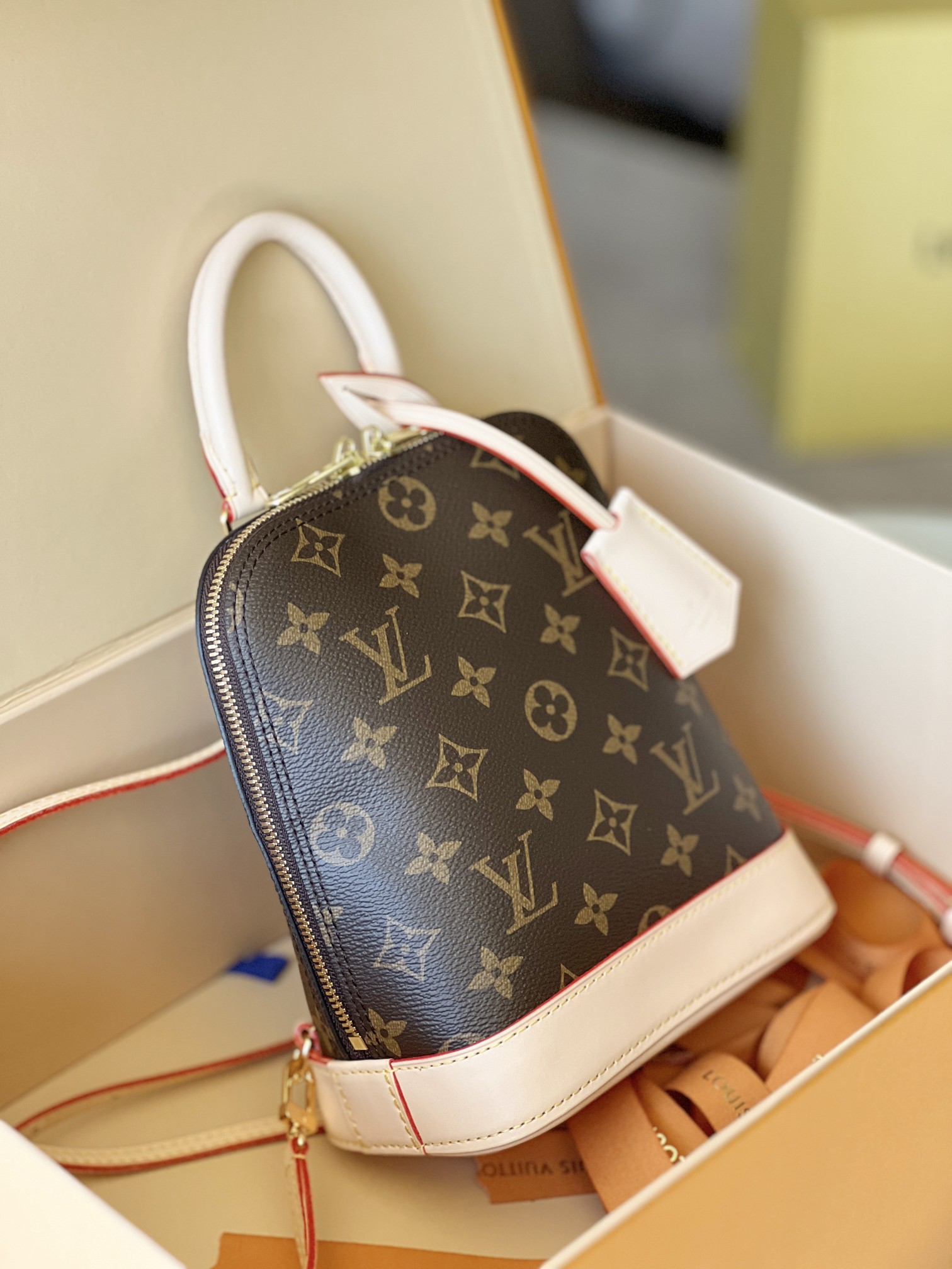 Louis Vuitton Alma Monogram Shoulder Bag M47132 - Image 3