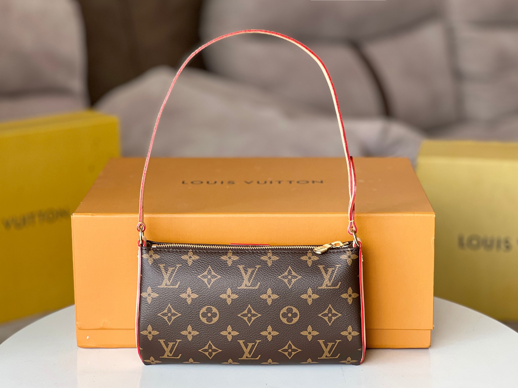 Louis Vuitton Pochette Tirette Monogram Pouch M47123 - Image 3