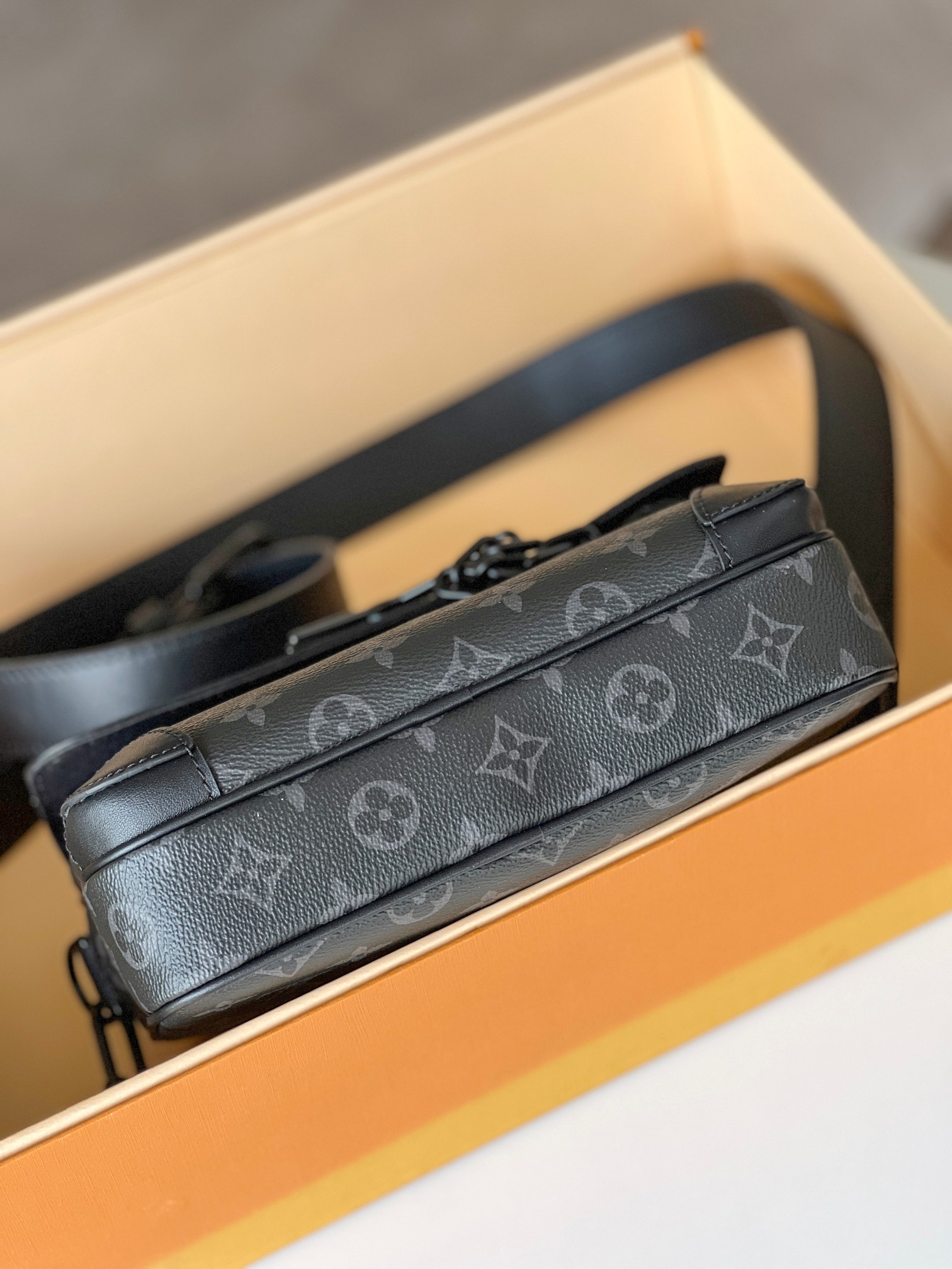 Louis Vuitton Steamer Messenger Bag M46795 in Black Pattern - Image 3