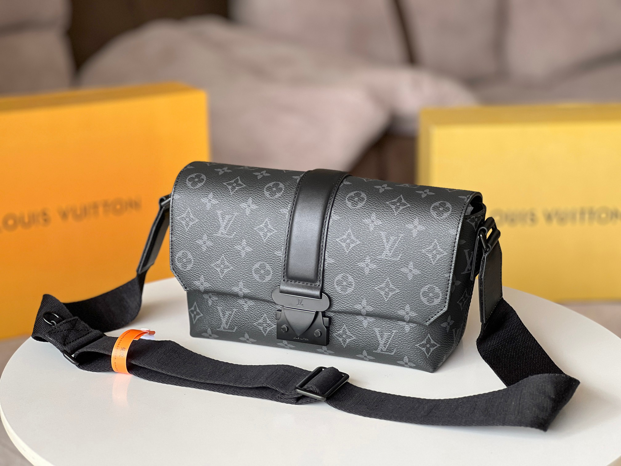 Louis Vuitton S-Cape Messenger Bag M46794 - Image 3
