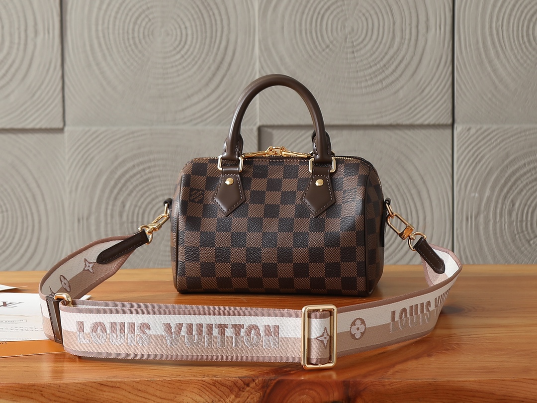 Louis Vuitton Speedy Bandoulière 20 Crossbody Bag - Image 3