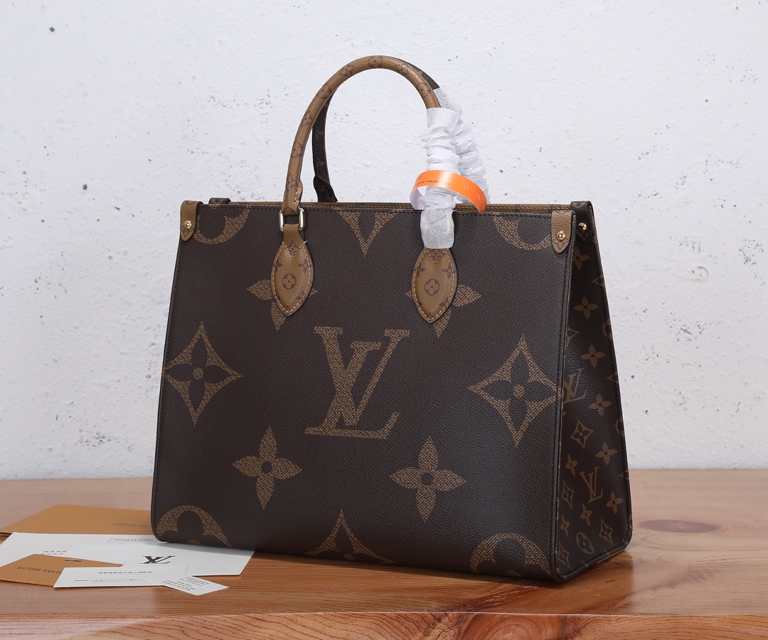 Louis Vuitton Onthego Medium Tote Bag - Image 3