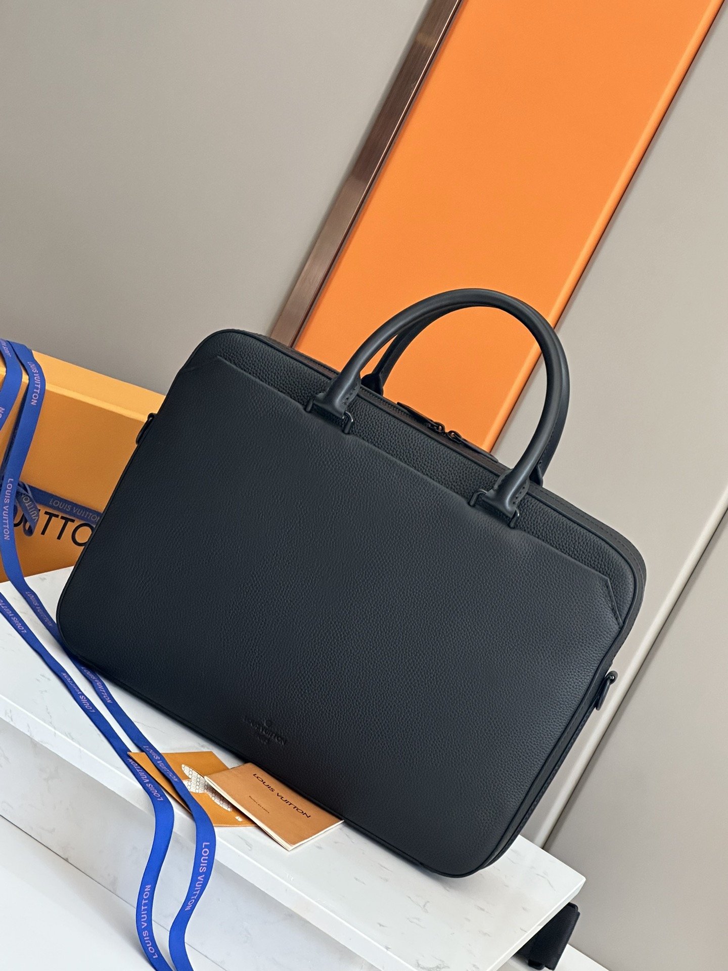 Louis Vuitton LV Aerogram Pilot Briefcase in Cowhide Leather - Image 3