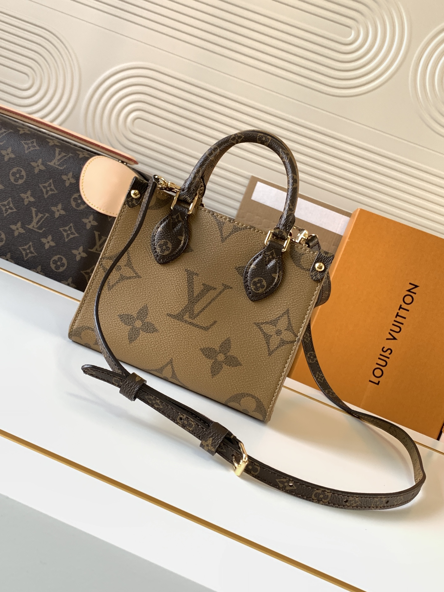 Louis Vuitton OnTheGo Mini Tote Bag M46839 - Image 3