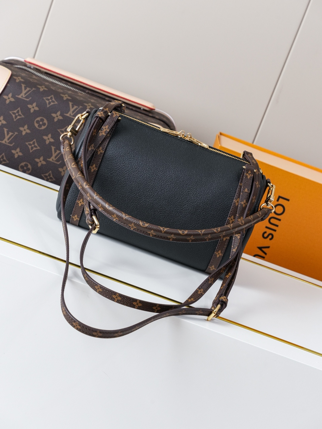 Louis Vuitton Express Small Handbag in Monogram Canvas - Image 3