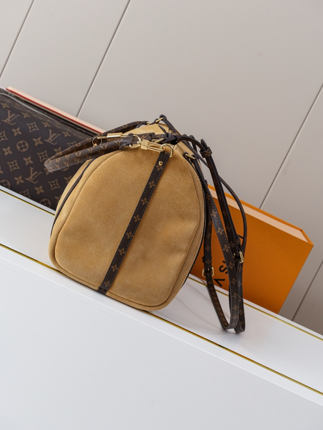 Louis Vuitton Express Medium Handbag - Image 3