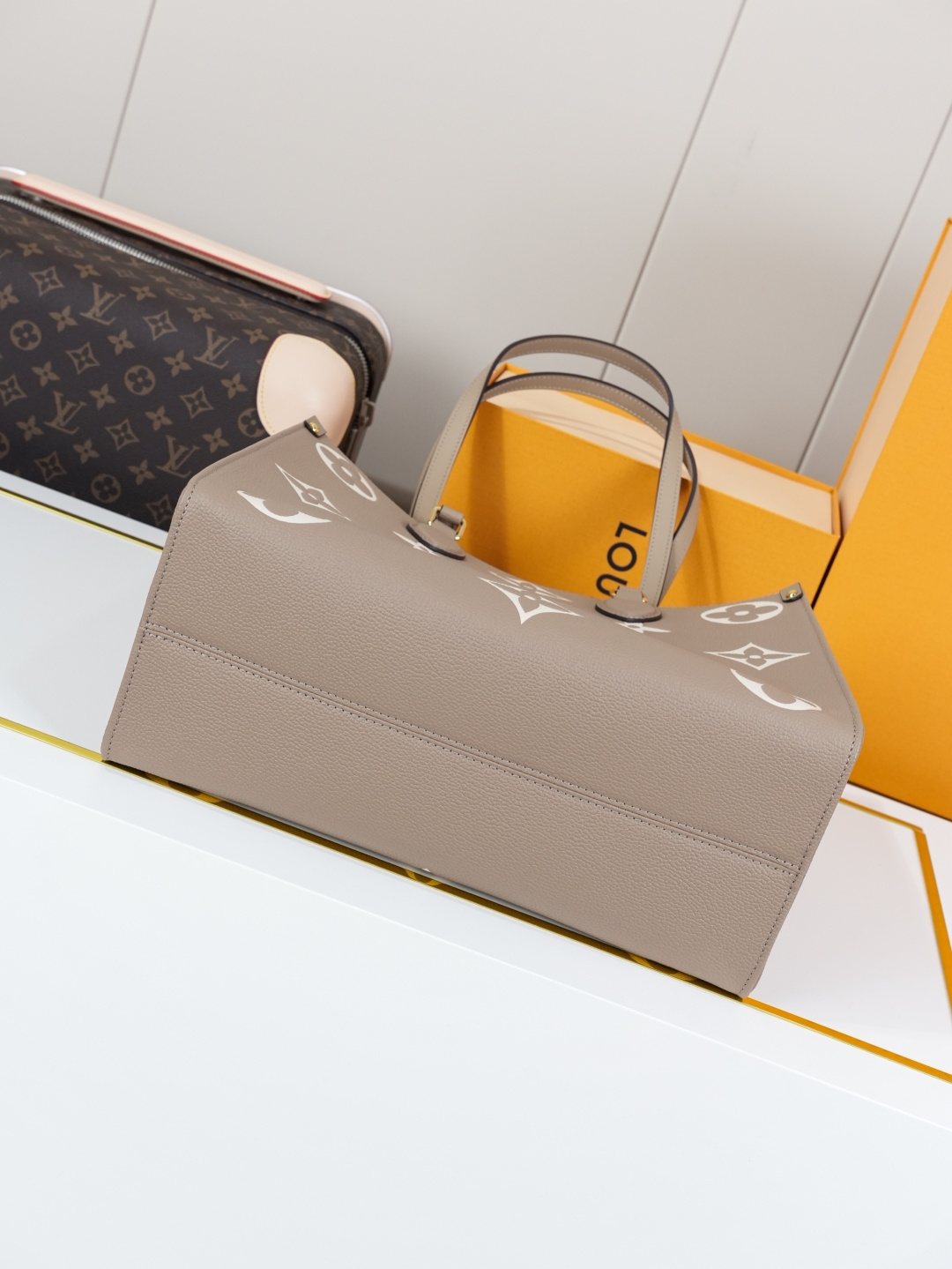 OnTheGo MM Tote Bag in Medium Monogram Grained Leather - Image 3