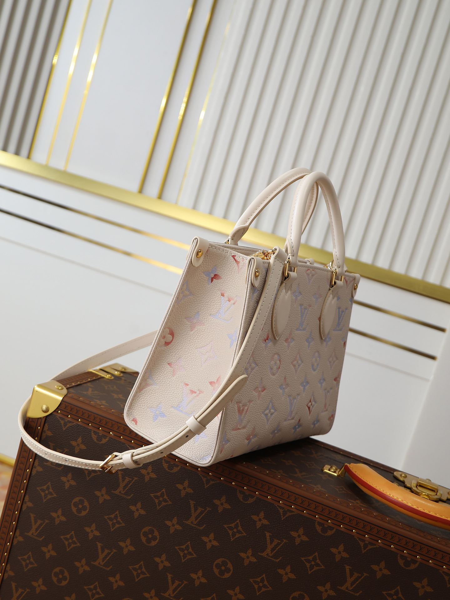 Louis Vuitton OnTheGo Small Handbag in Cream Gradient Monogram Empreinte Leather - Image 3