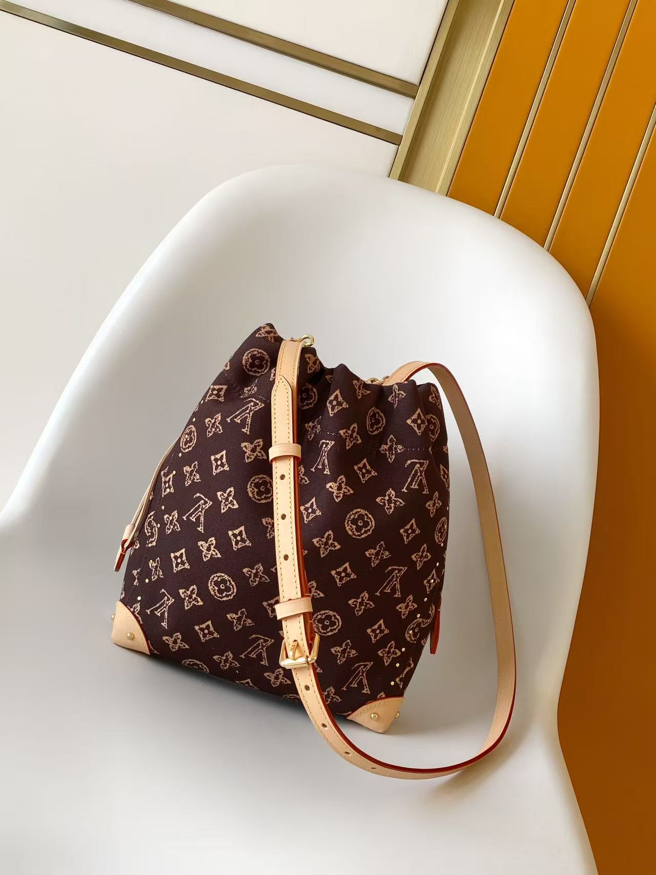 Louis Vuitton Noé Handbag in Monogram Reverse Canvas - Image 3