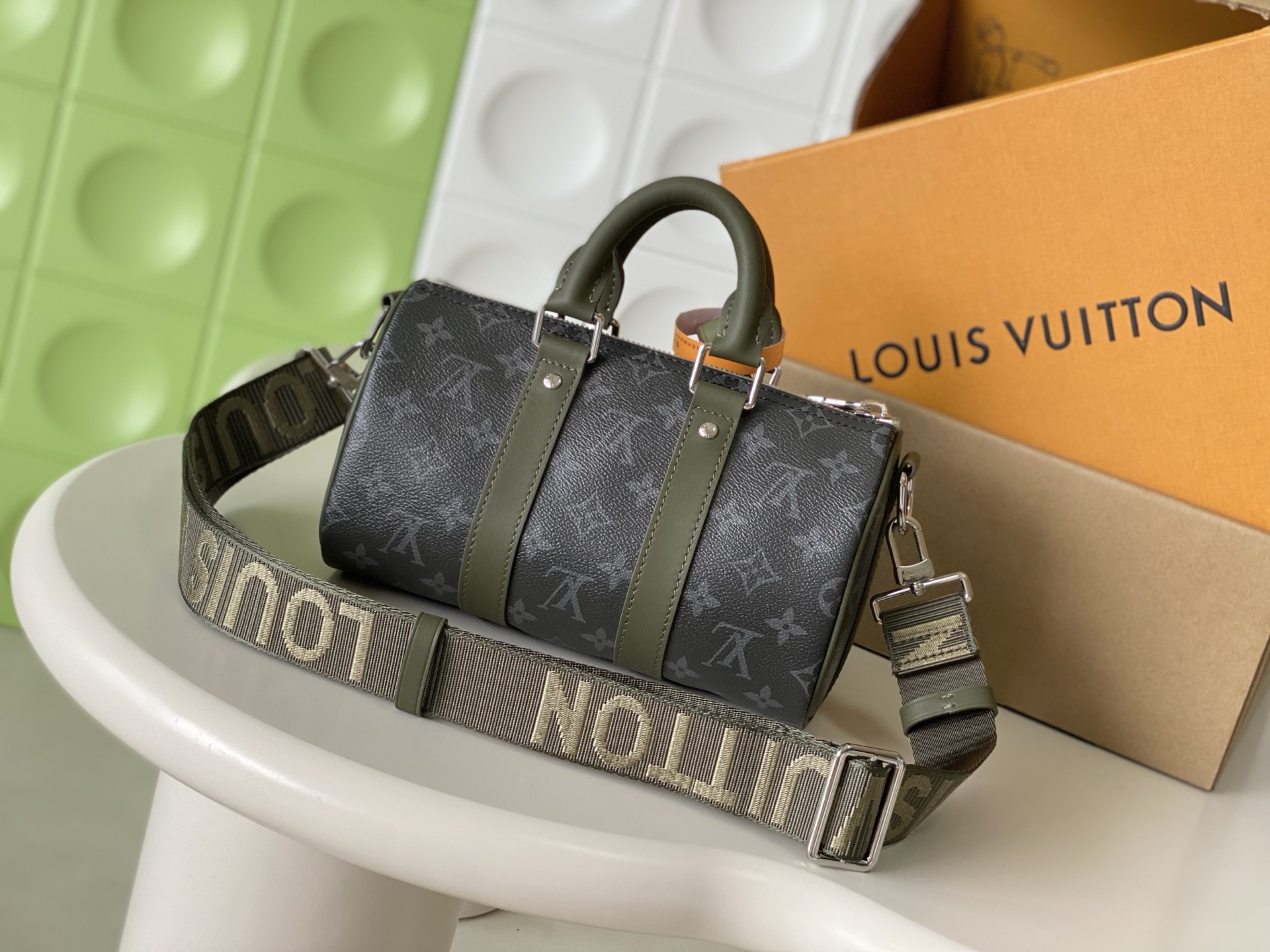 Louis Vuitton Keepall Bandouliere 25 Monogram Eclipse Handbag - Image 3