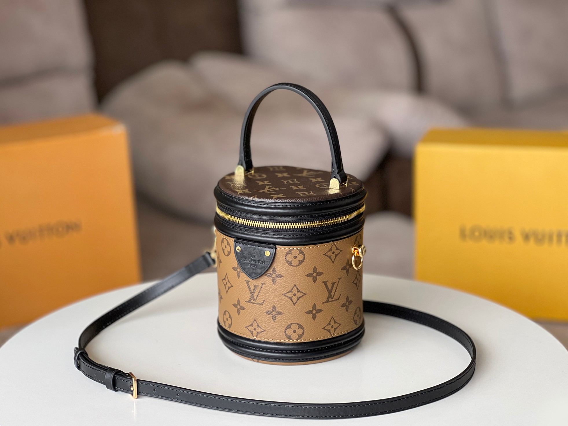 Louis Vuitton Petit Noé Bucket Handbag - Image 3