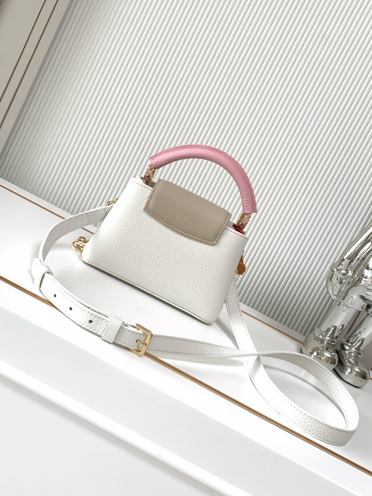 Louis Vuitton Capucines BB Handbag - Image 3