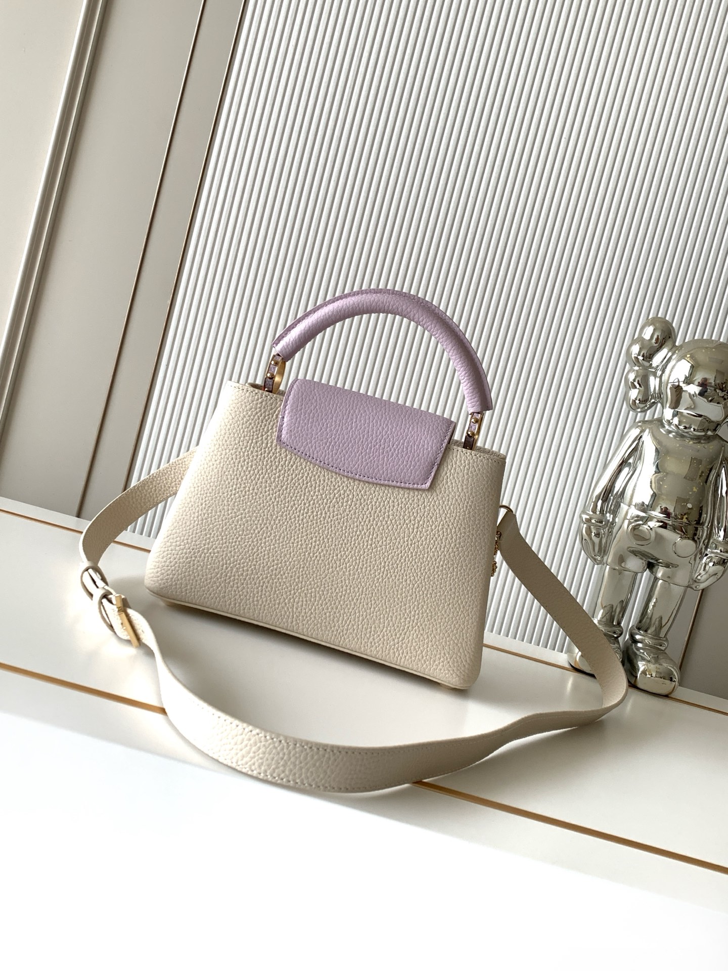 Louis Vuitton Capucines BB Handbag in Taurillon Leather - Image 3
