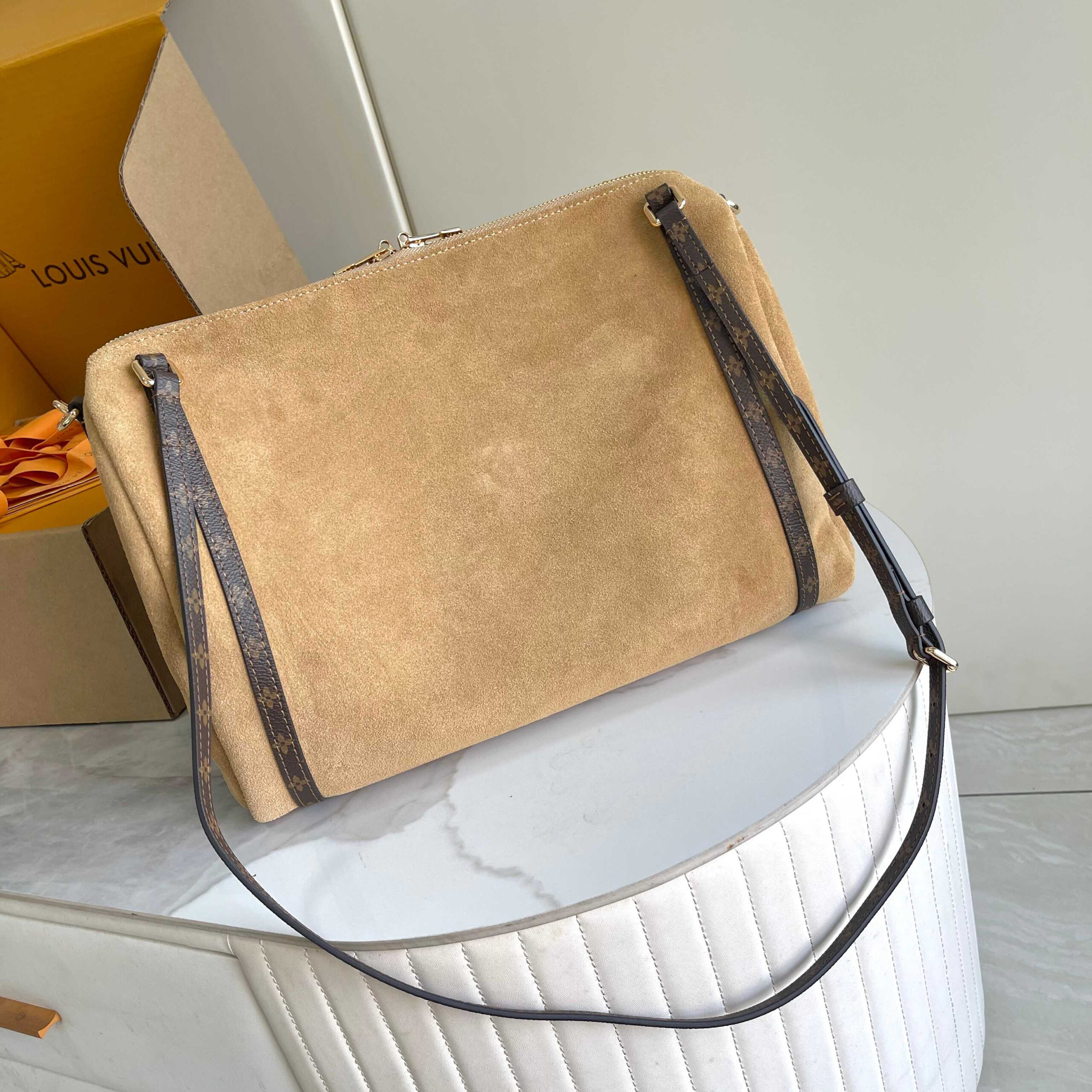 Louis Vuitton Express Medium Crossbody Handbag - Image 3