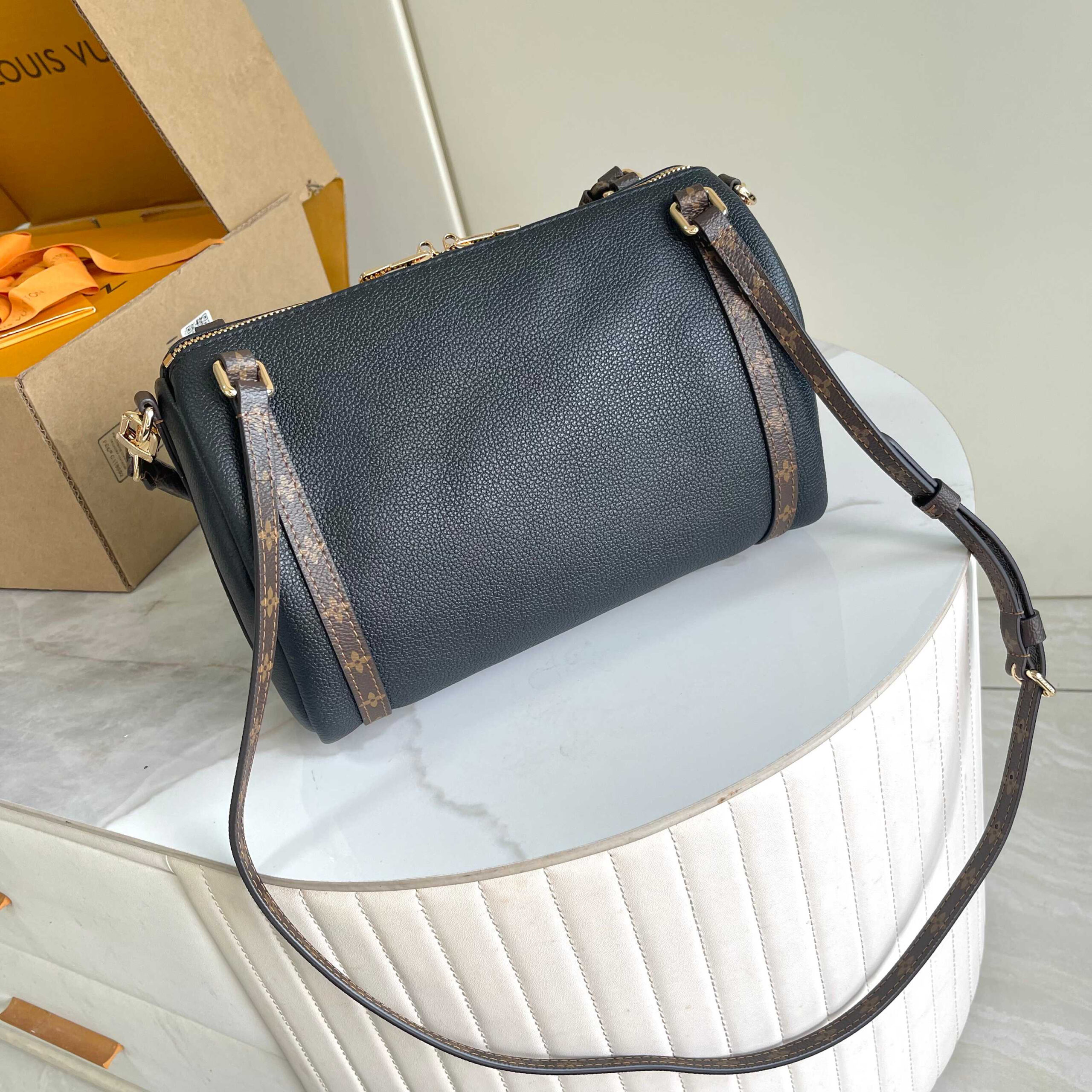 Louis Vuitton Express Small Handbag - Image 3