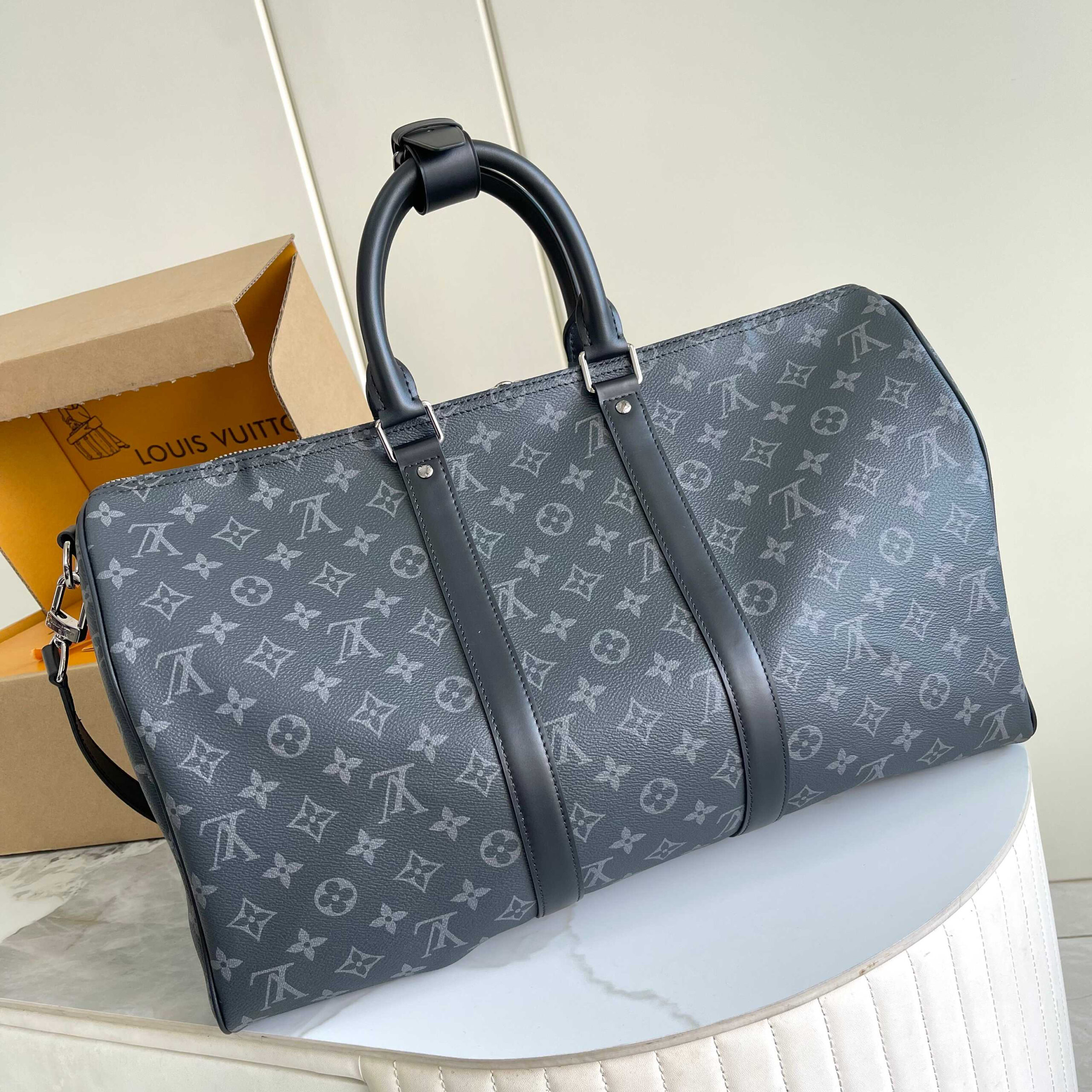 Louis Vuitton Keepall Bandoulière 45 Travel Bag in Monogram Eclipse Canvas - Image 3