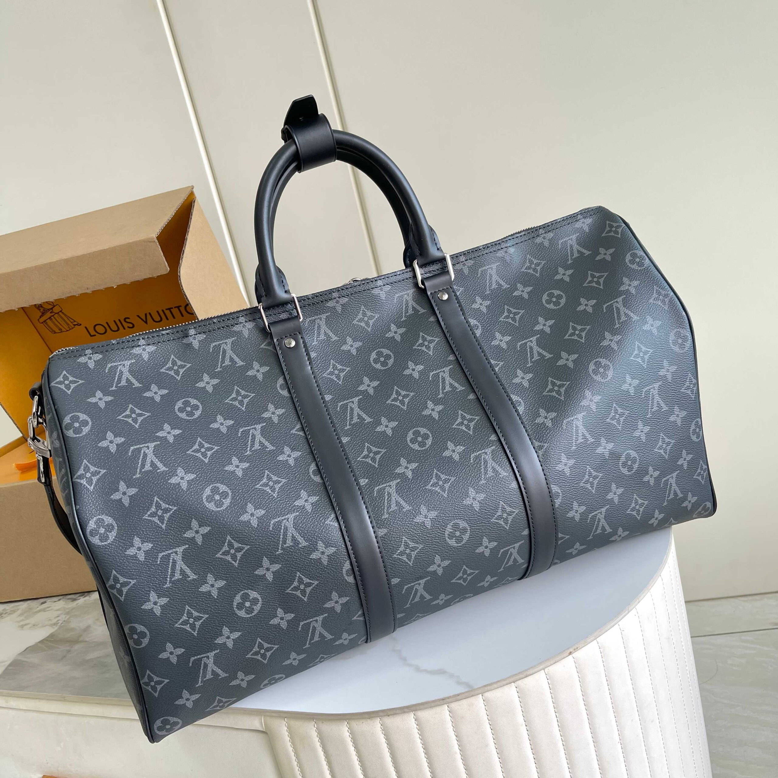 Louis Vuitton Keepall Bandoulière 50 Travel Bag in Monogram Eclipse Canvas - Image 3