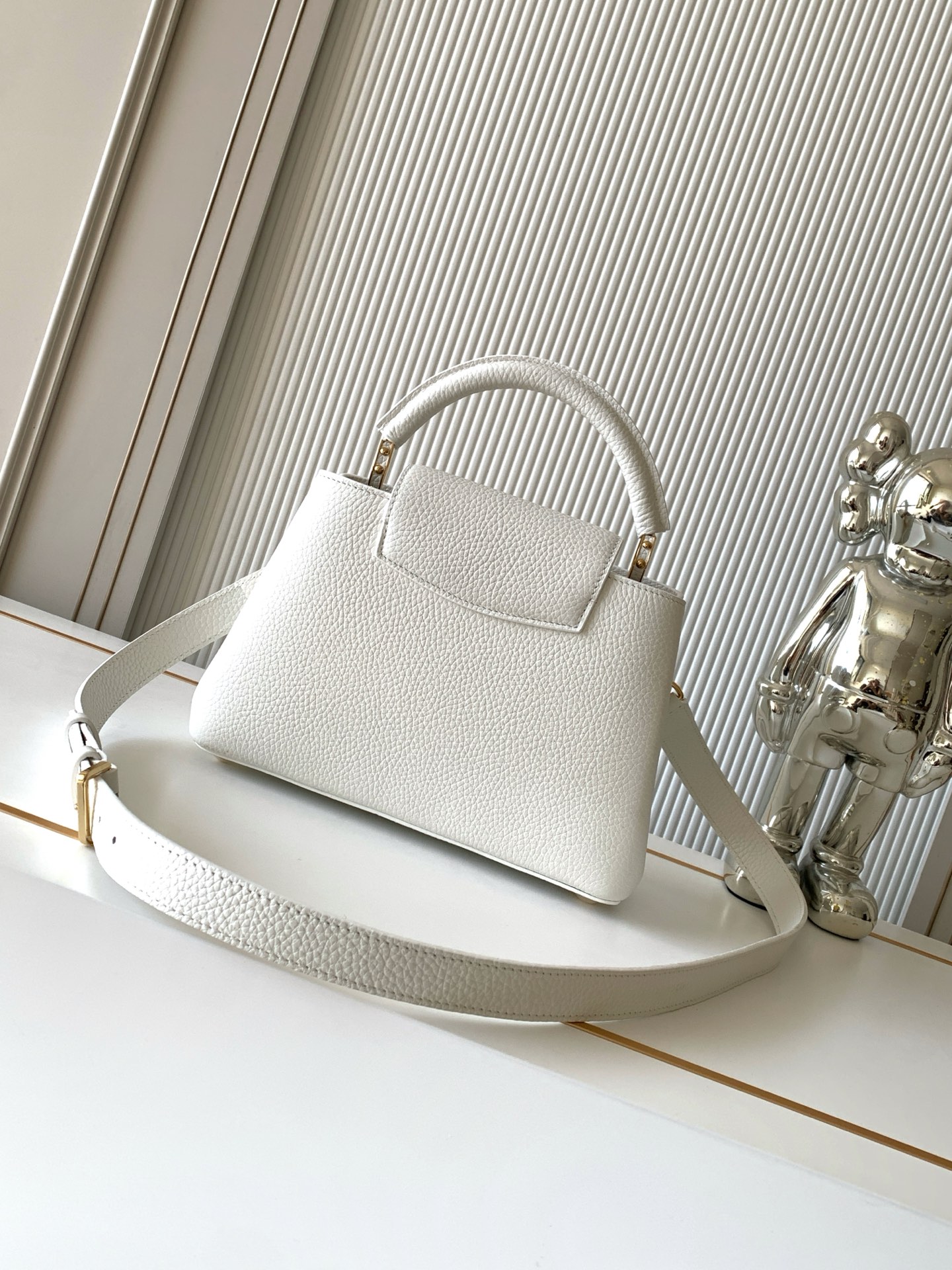 Louis Vuitton Capucines BB White Taurillon Leather Handbag - Image 3