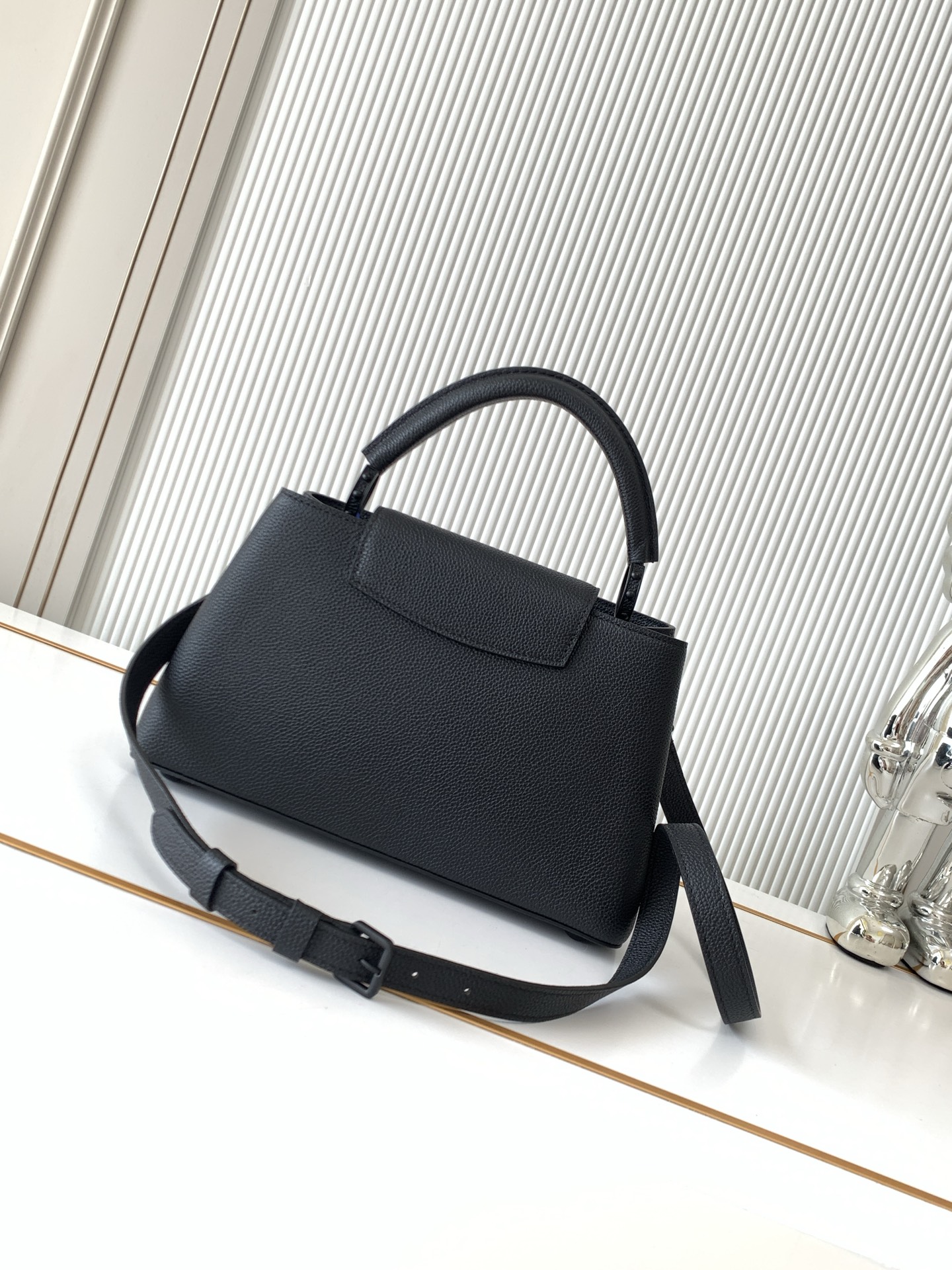Capucines Medium Handbag M23947 - Image 3